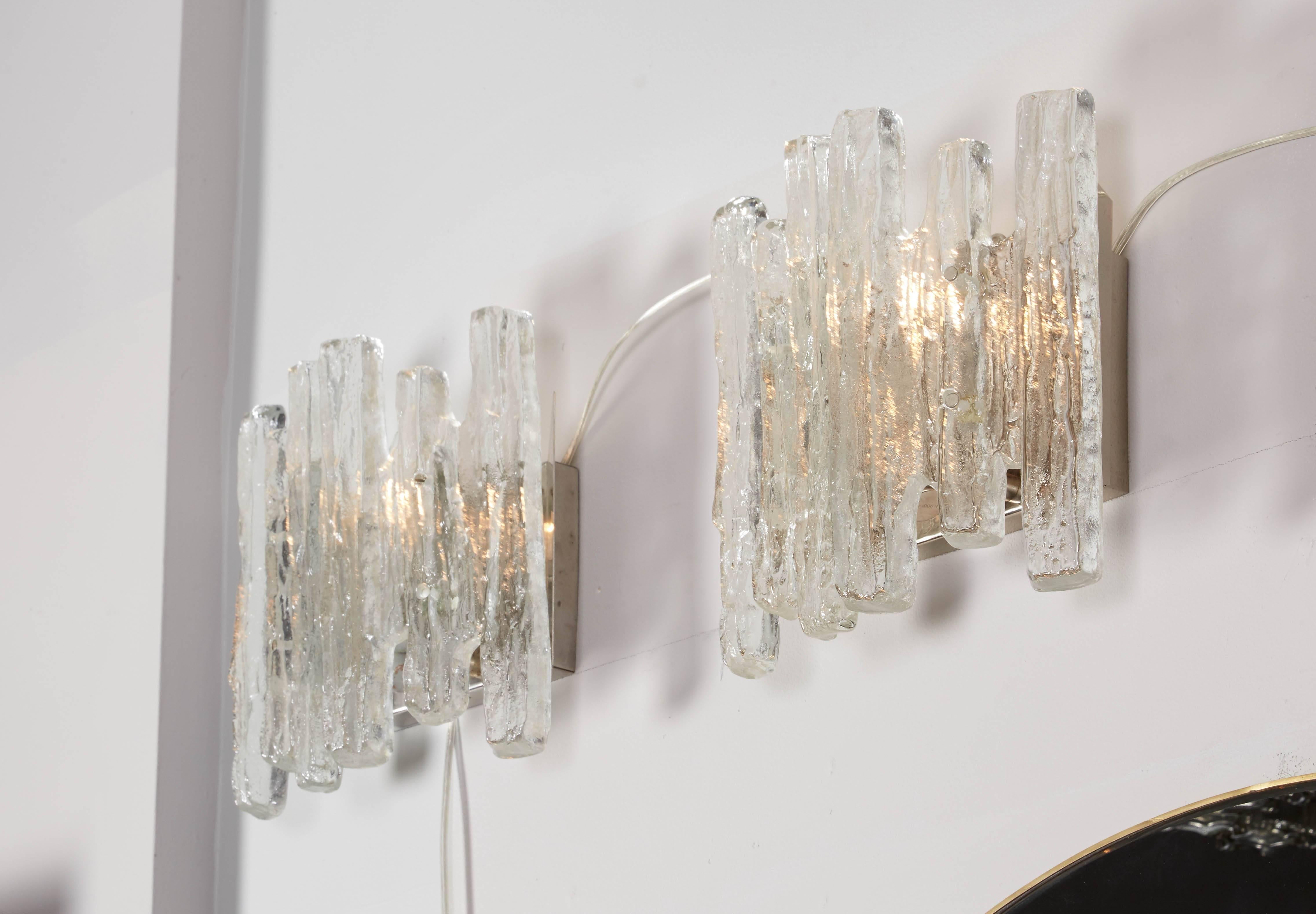 Paar Kalmarer Eisglas-Windlichter im Zustand „Gut“ im Angebot in New York, NY
