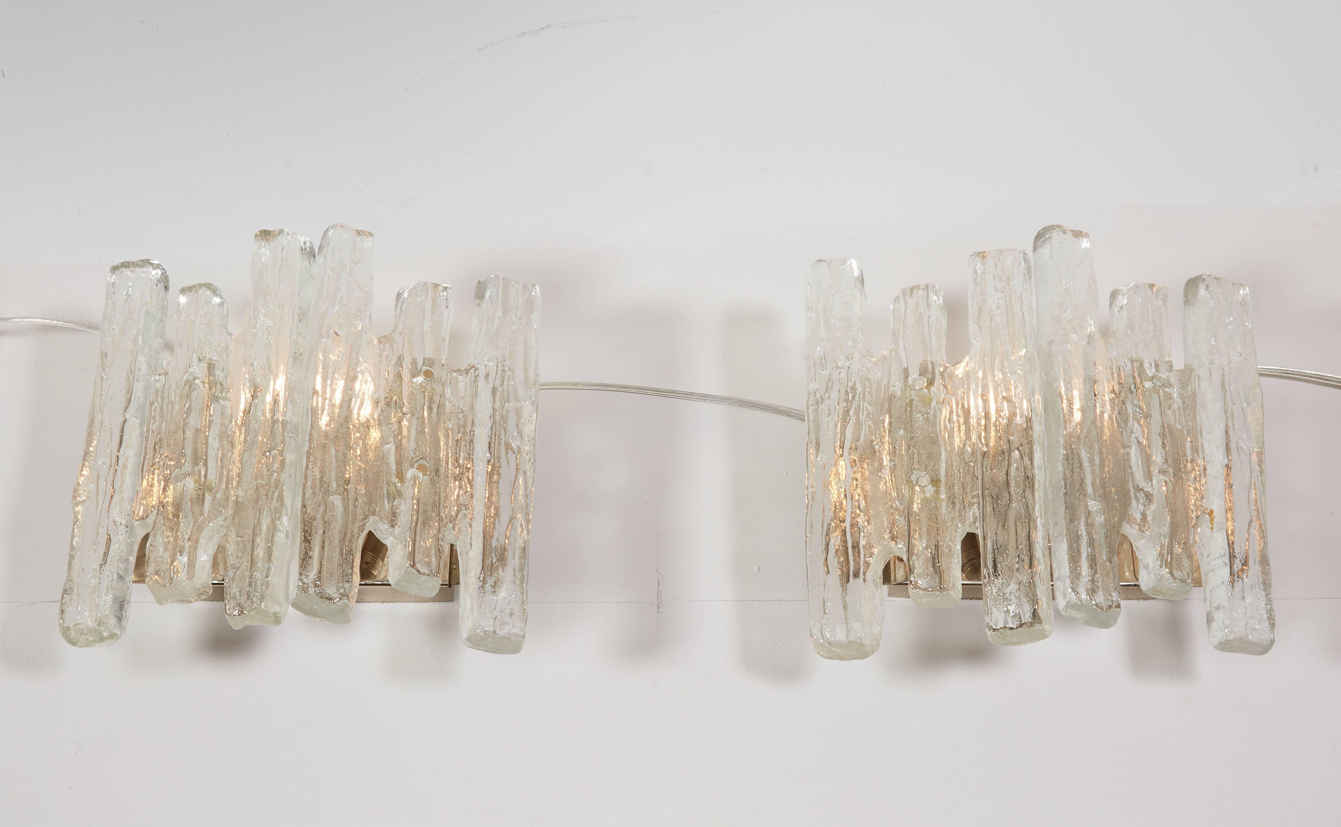 Paar Kalmarer Eisglas-Windlichter (Österreichisch) im Angebot