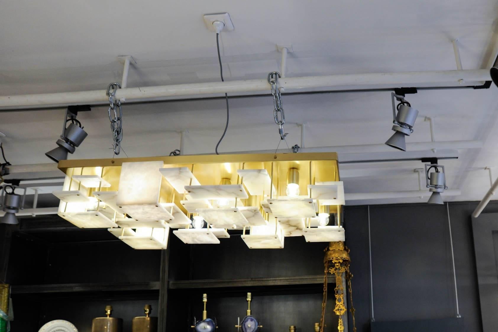 XXIe siècle et contemporain Plafonnier Glustin Luminaires Creation en laiton et carreaux d'albâtre en vente