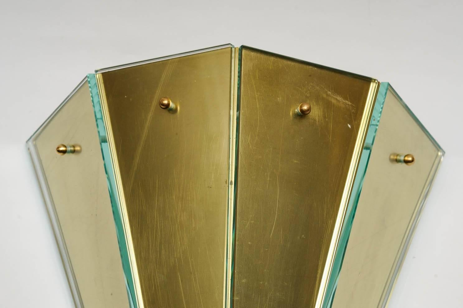 Paar Wandleuchter aus Metall und Glas (Italienisch) im Angebot