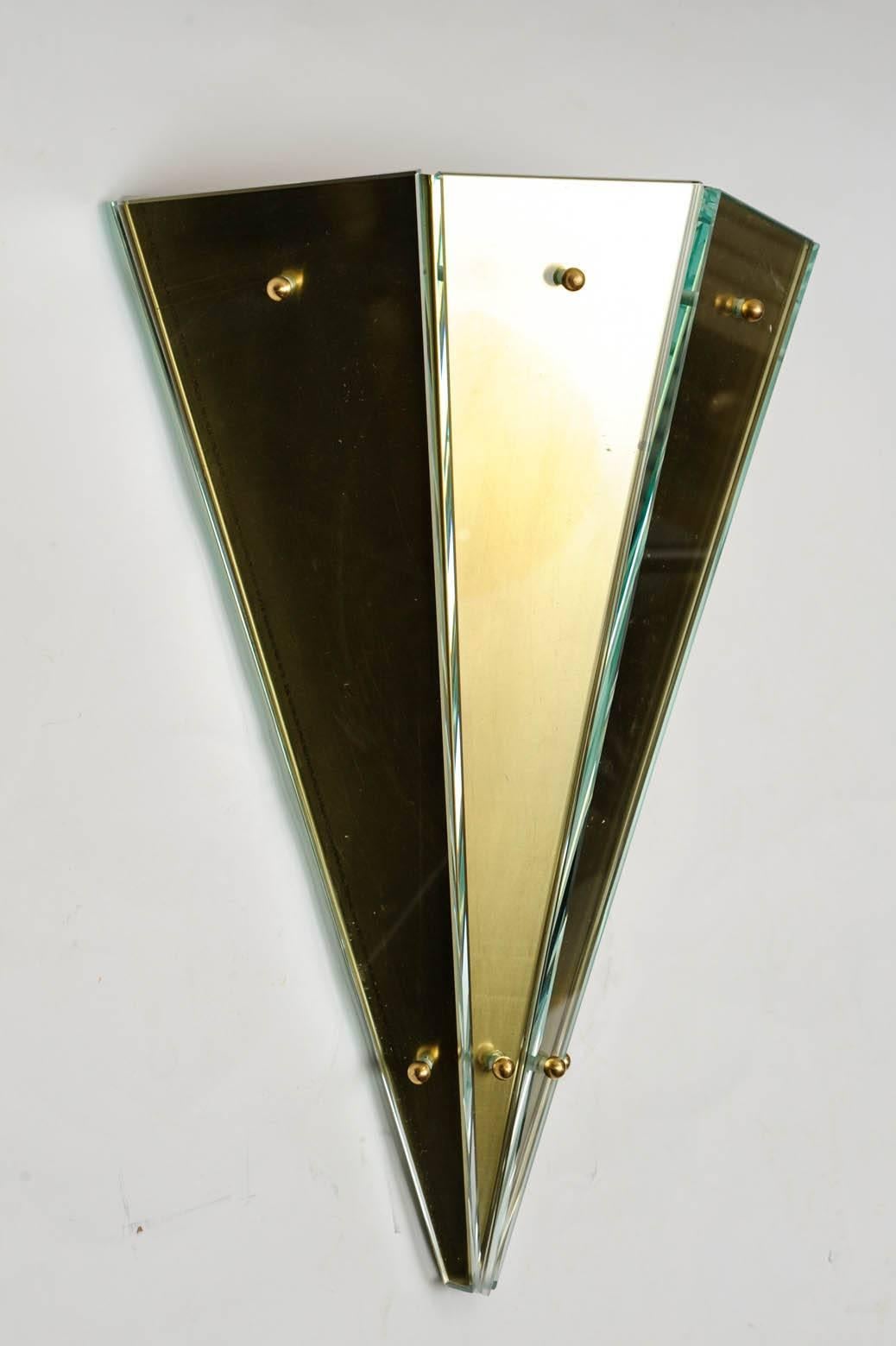 Paar Wandleuchter aus Metall und Glas (Metallarbeit) im Angebot