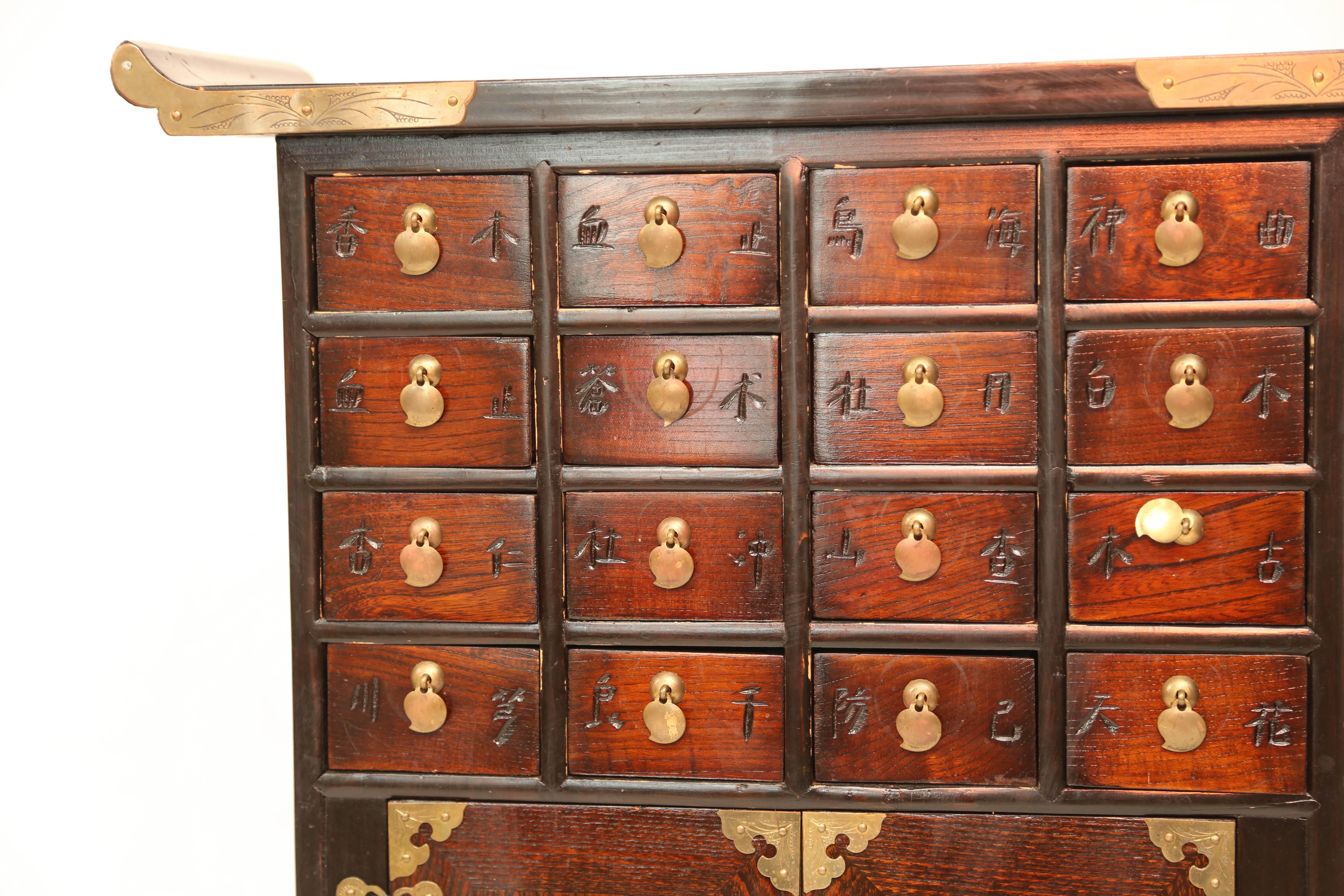 Superb Chinese Apothecary Chinese Multi Drawer Cabinet  In Excellent Condition In West Palm Beach, FL