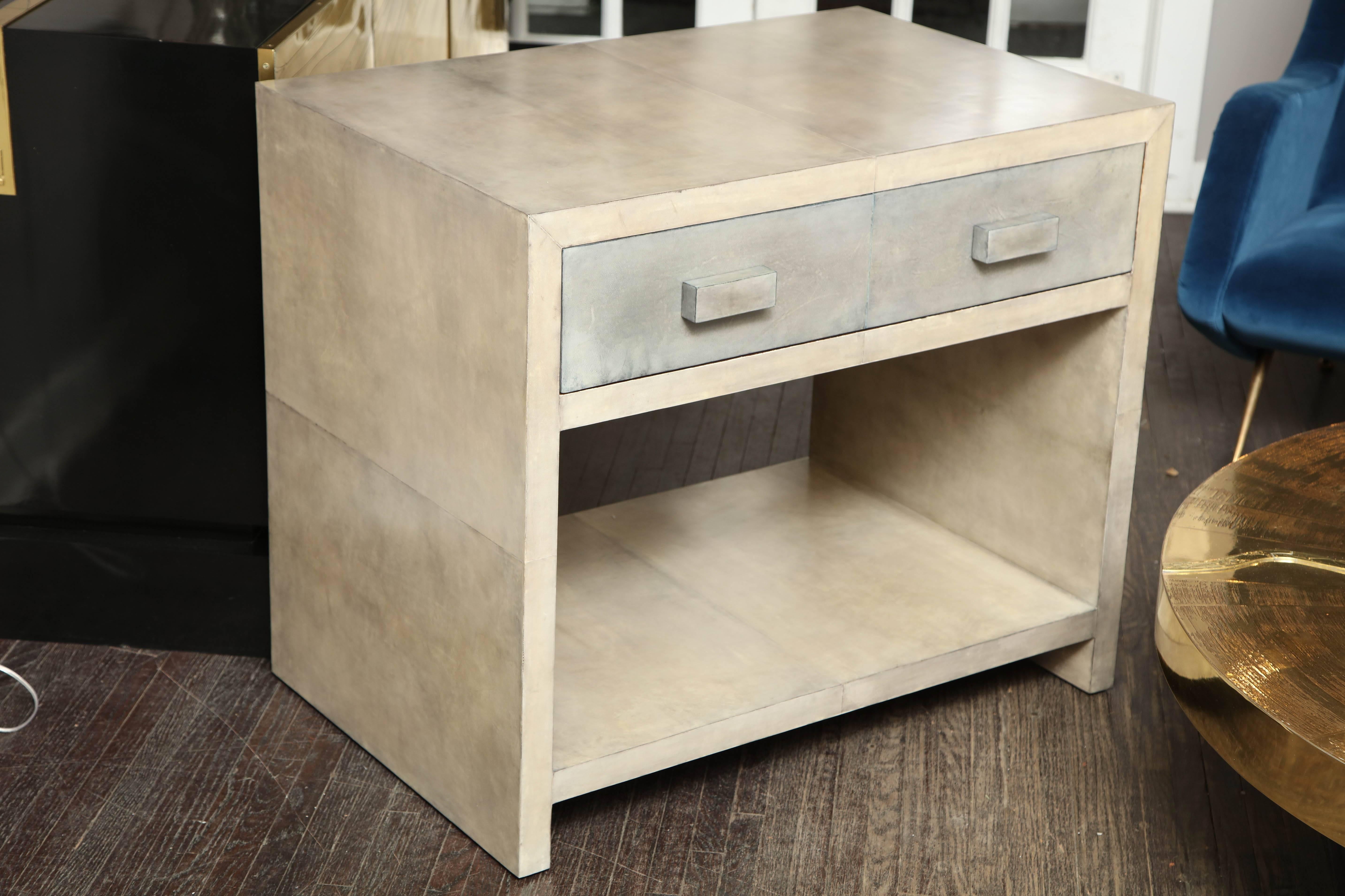 Modern Pair of Two-Tone Parchment Nightstands For Sale