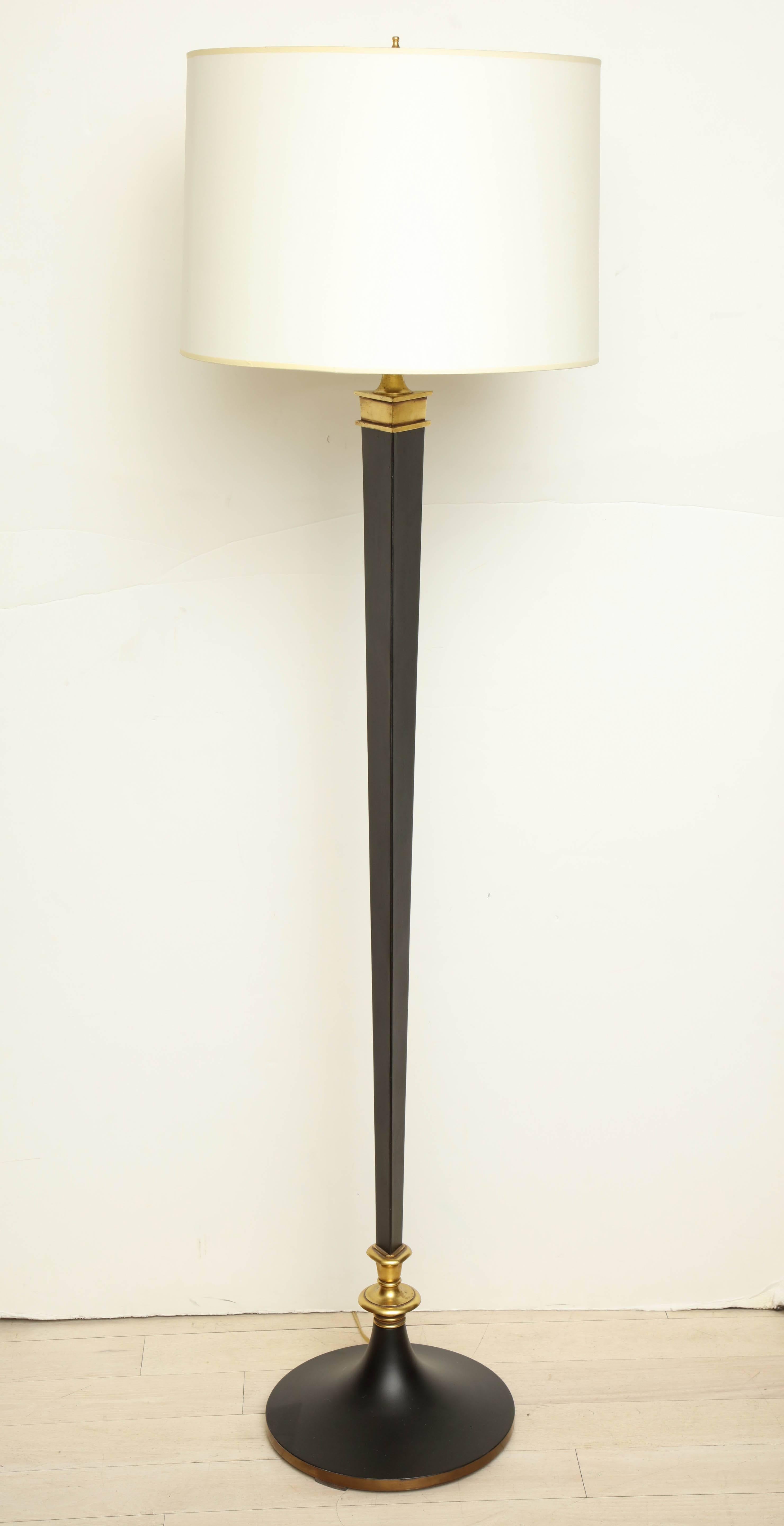 Triangular black metal and bronze standing lamp. Recently rewired for US specifications (lampshade not included), France, circa 1960s.
 



Available to see in our NYC Showroom 
BK Antiques
306 East 61st St. 2nd fl.
New York, NY 10065