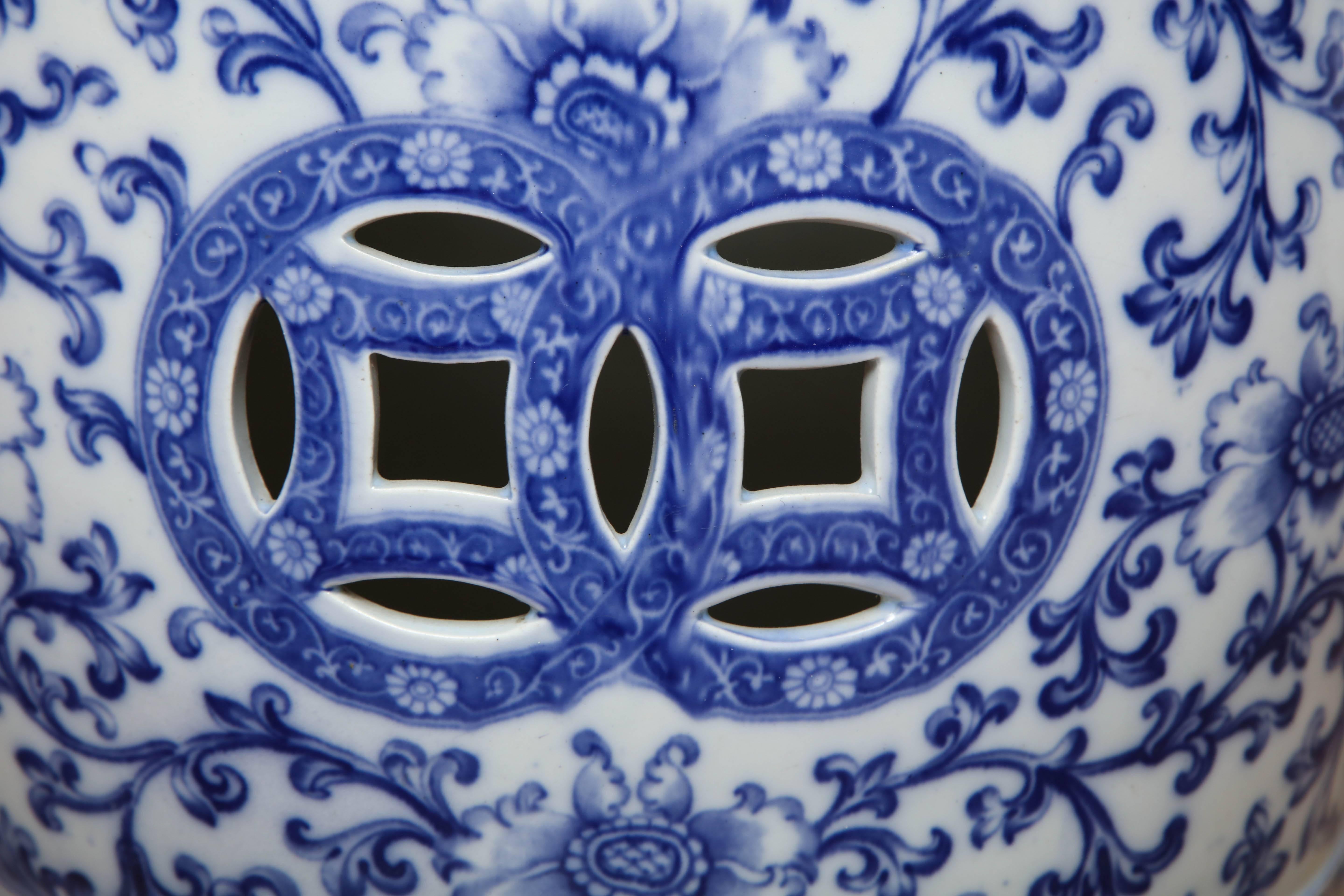 Chinese 19th Century English, Minton Pottery, Blue and White Garden Seat