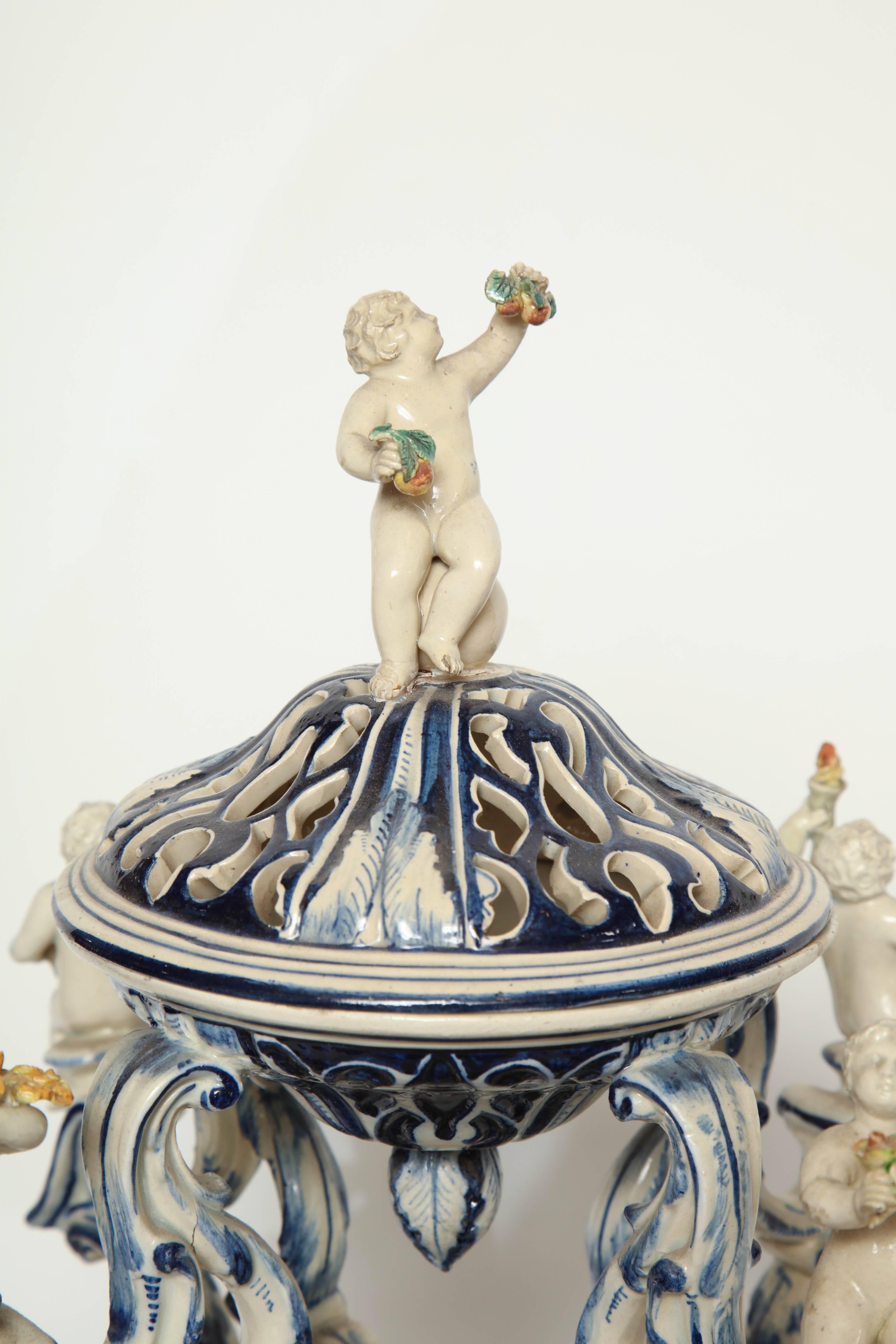 19th Century Italian Blue and White Centre Piece In Good Condition For Sale In New York, NY
