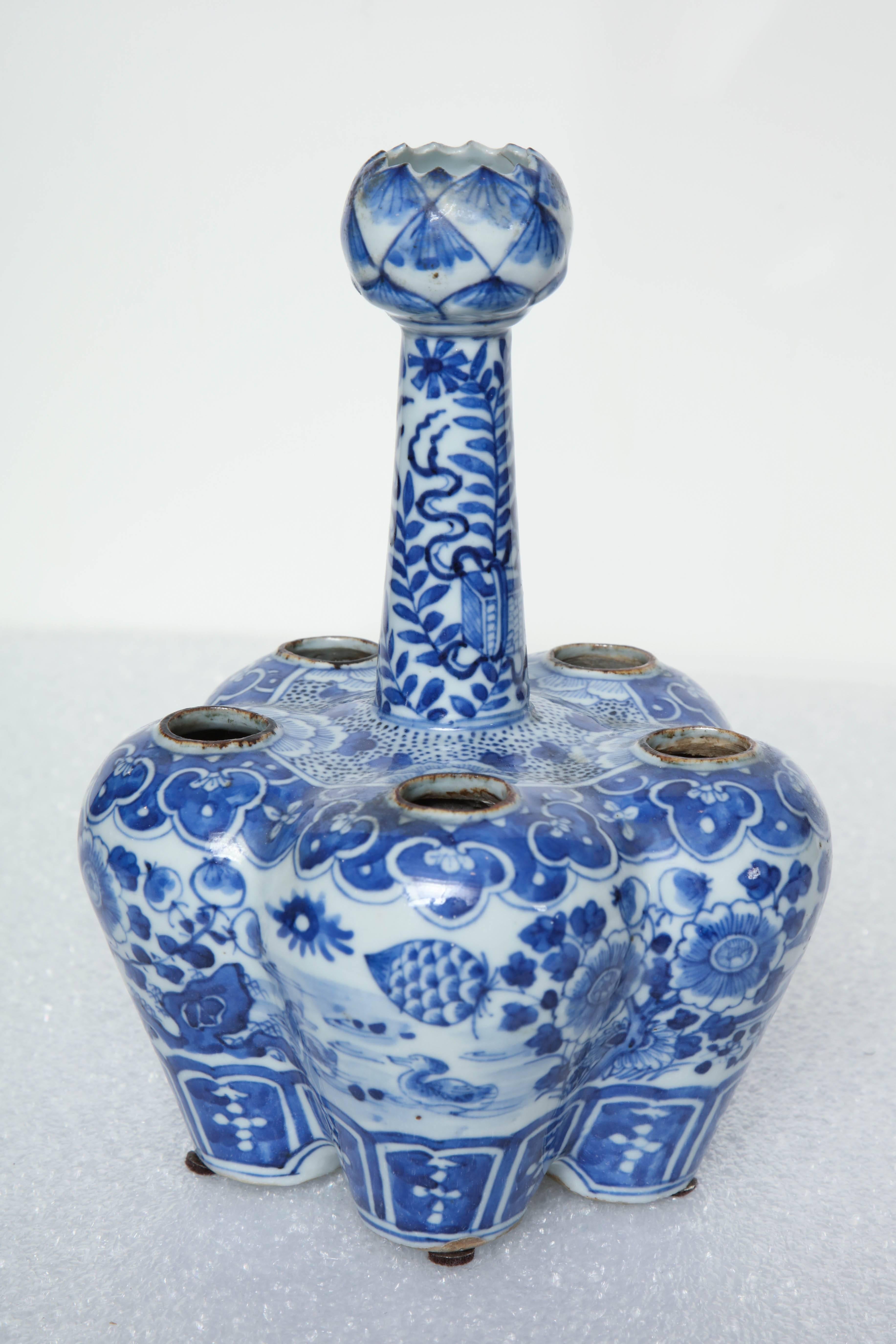 19th century, Chinese blue and white crocus pot.