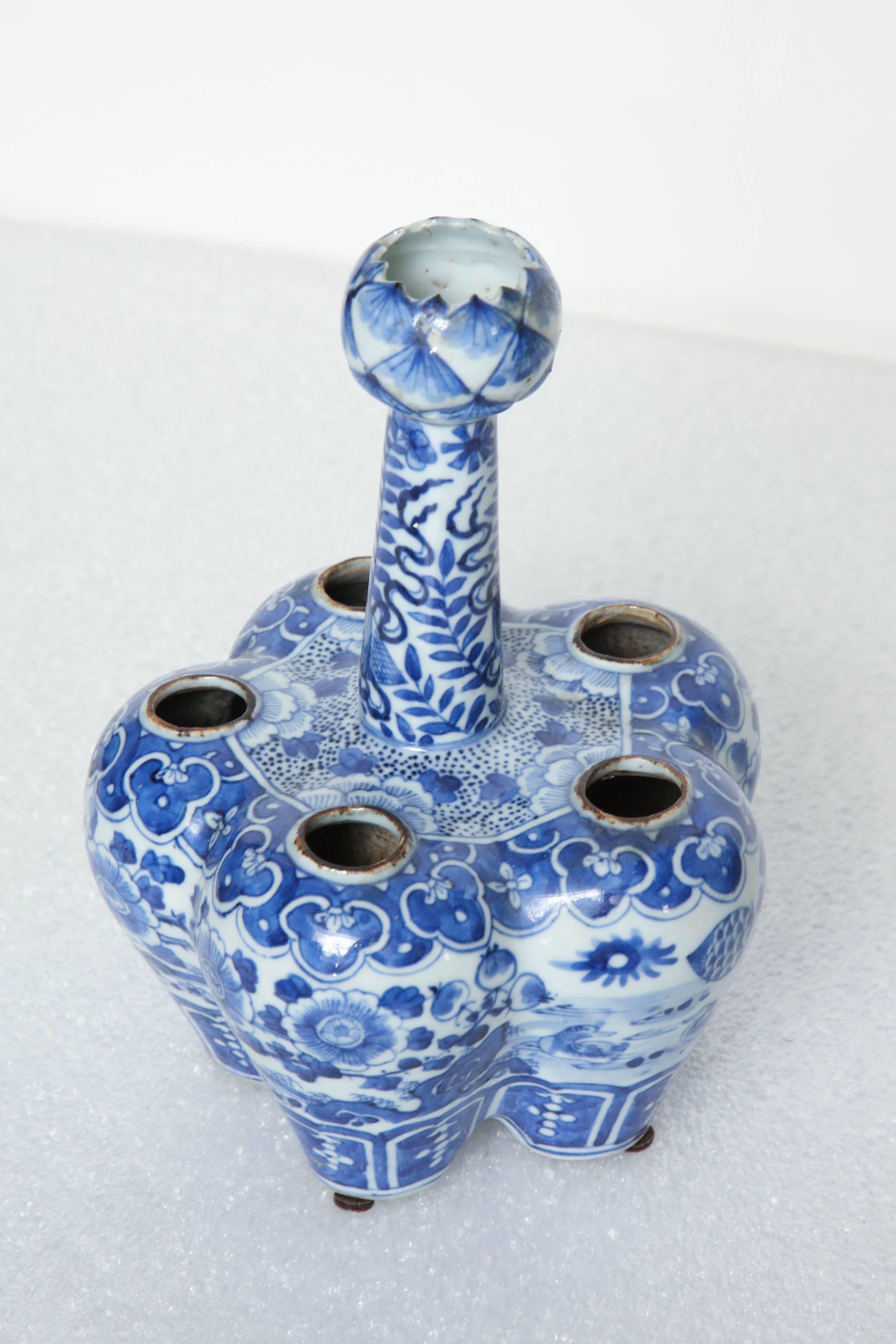 19th Century, Chinese Blue and White Crocus Pot For Sale 2