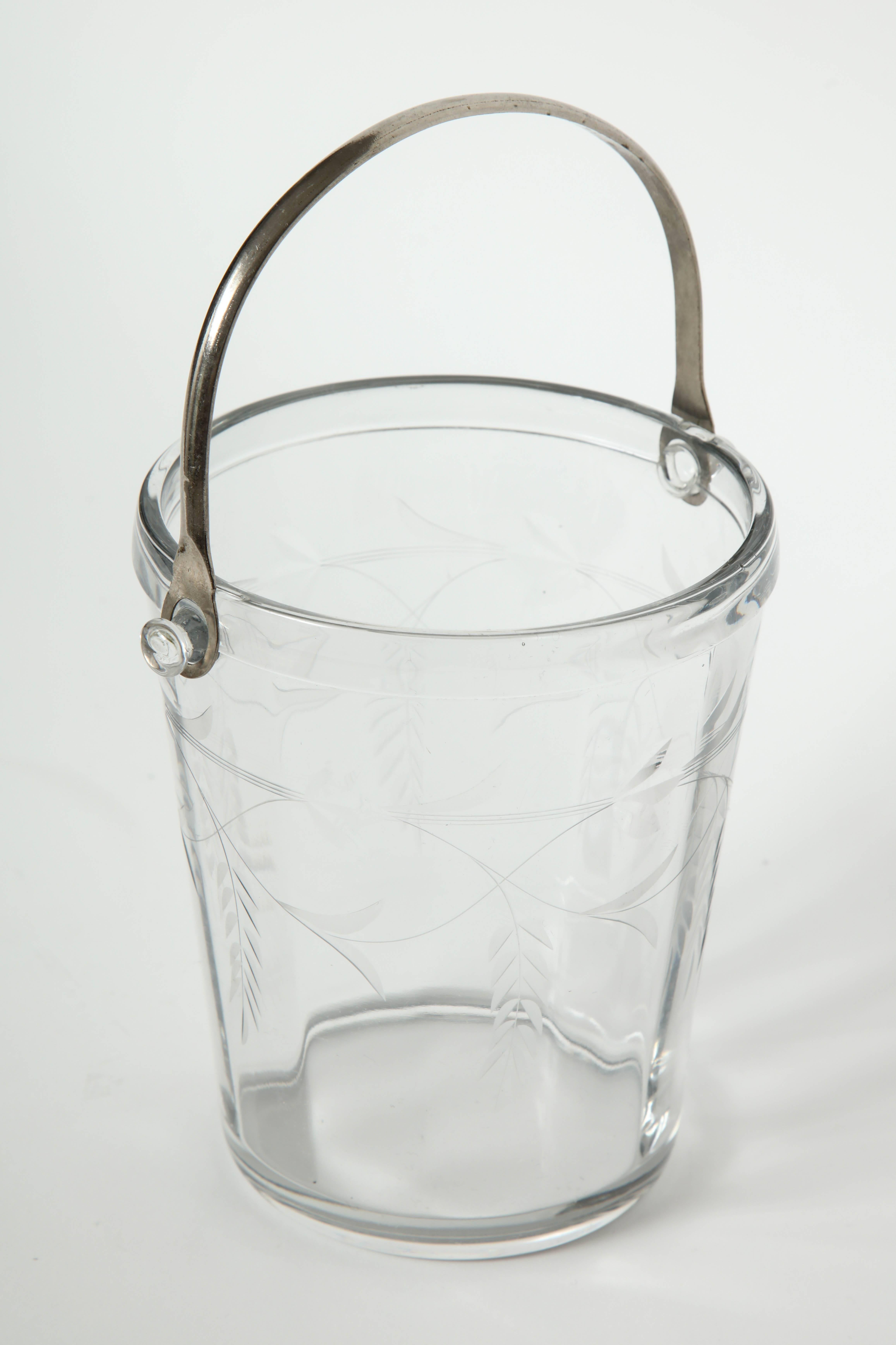 Eiskübel aus geätztem Kristall im Art déco-Stil (Silber) im Angebot
