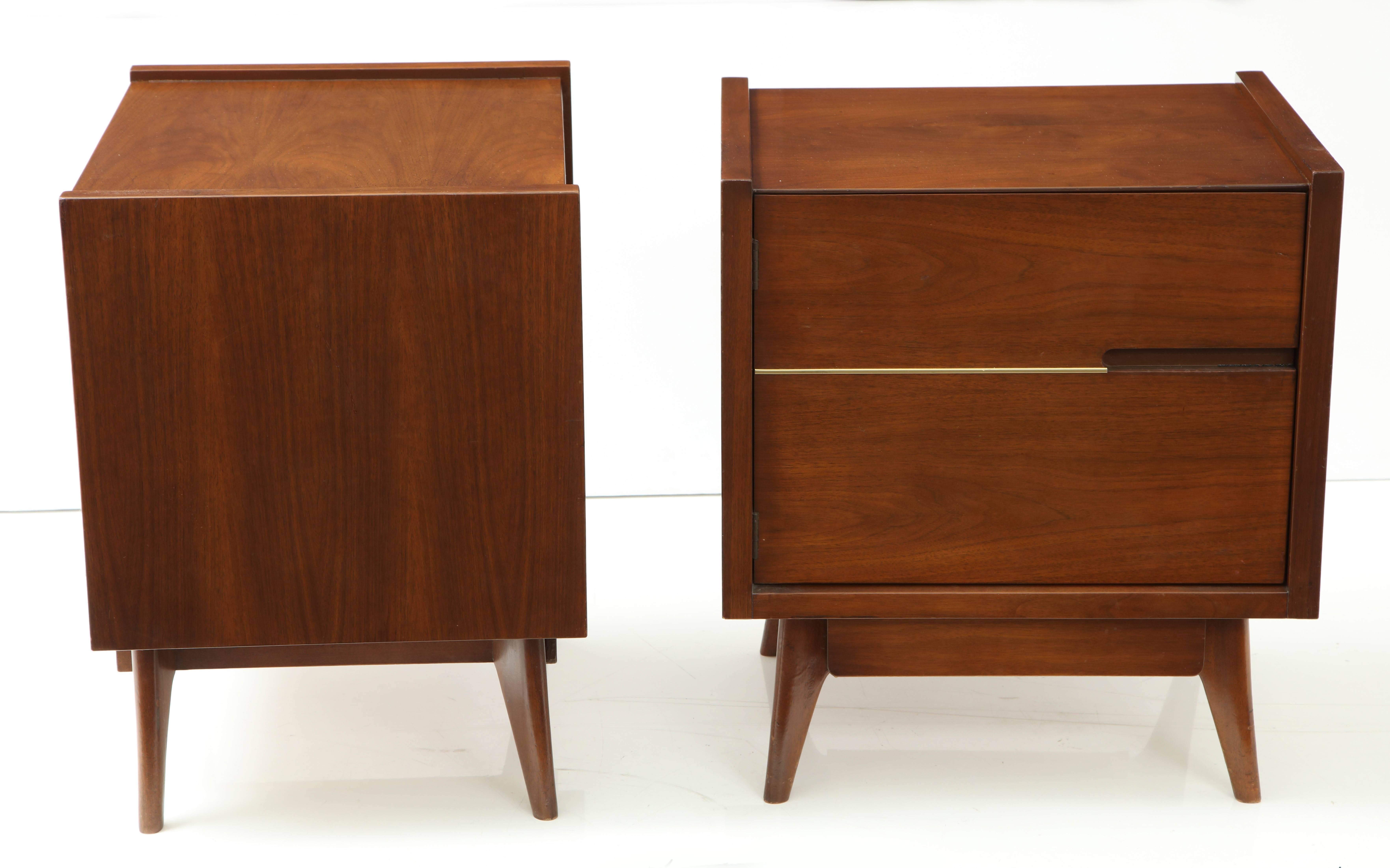 Pair of Walnut Midcentury Commodes In Good Condition In New York, NY