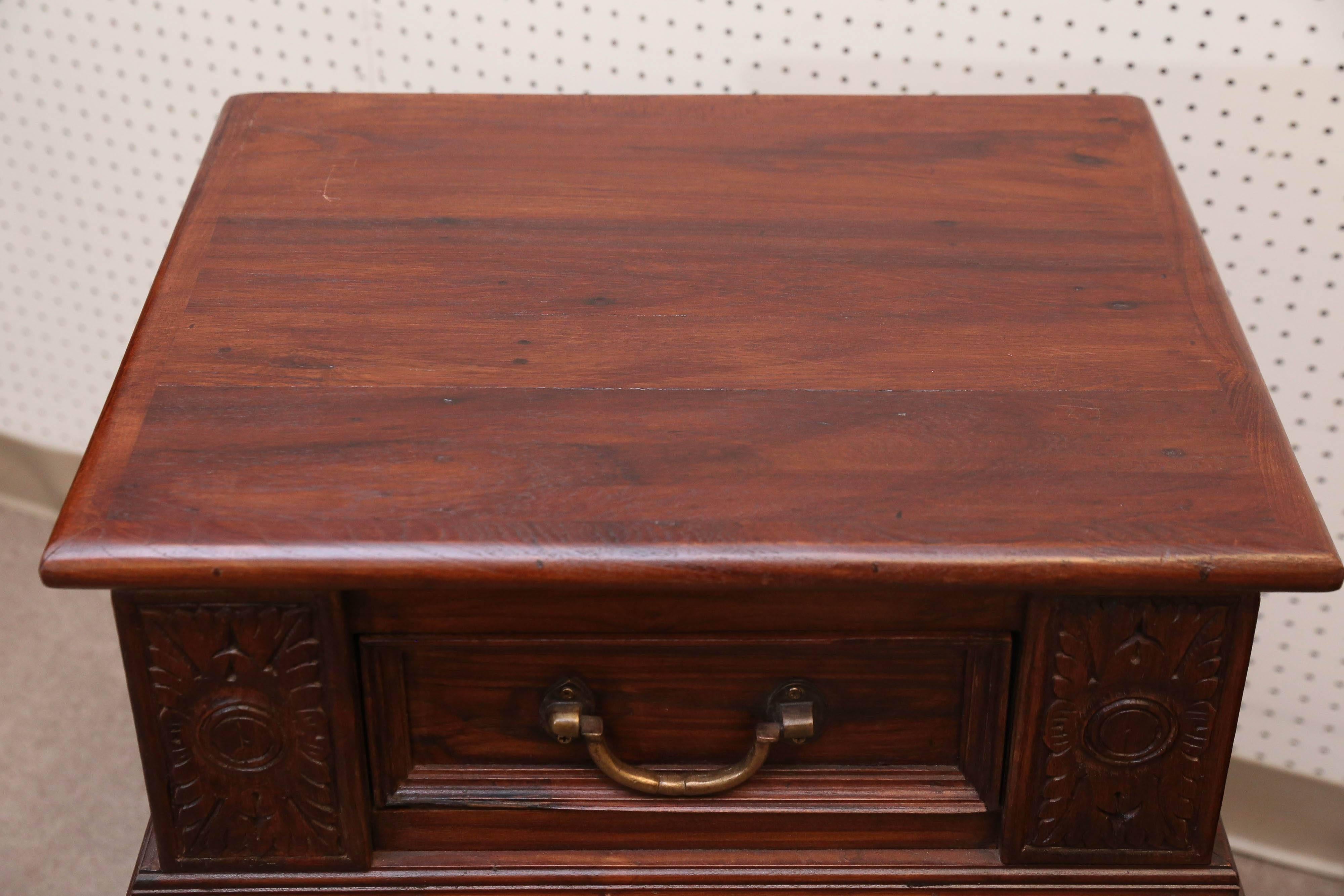 Indian Pair of 1910s Solid Teak Wood Superbly Crafted British Colonial Nightstands