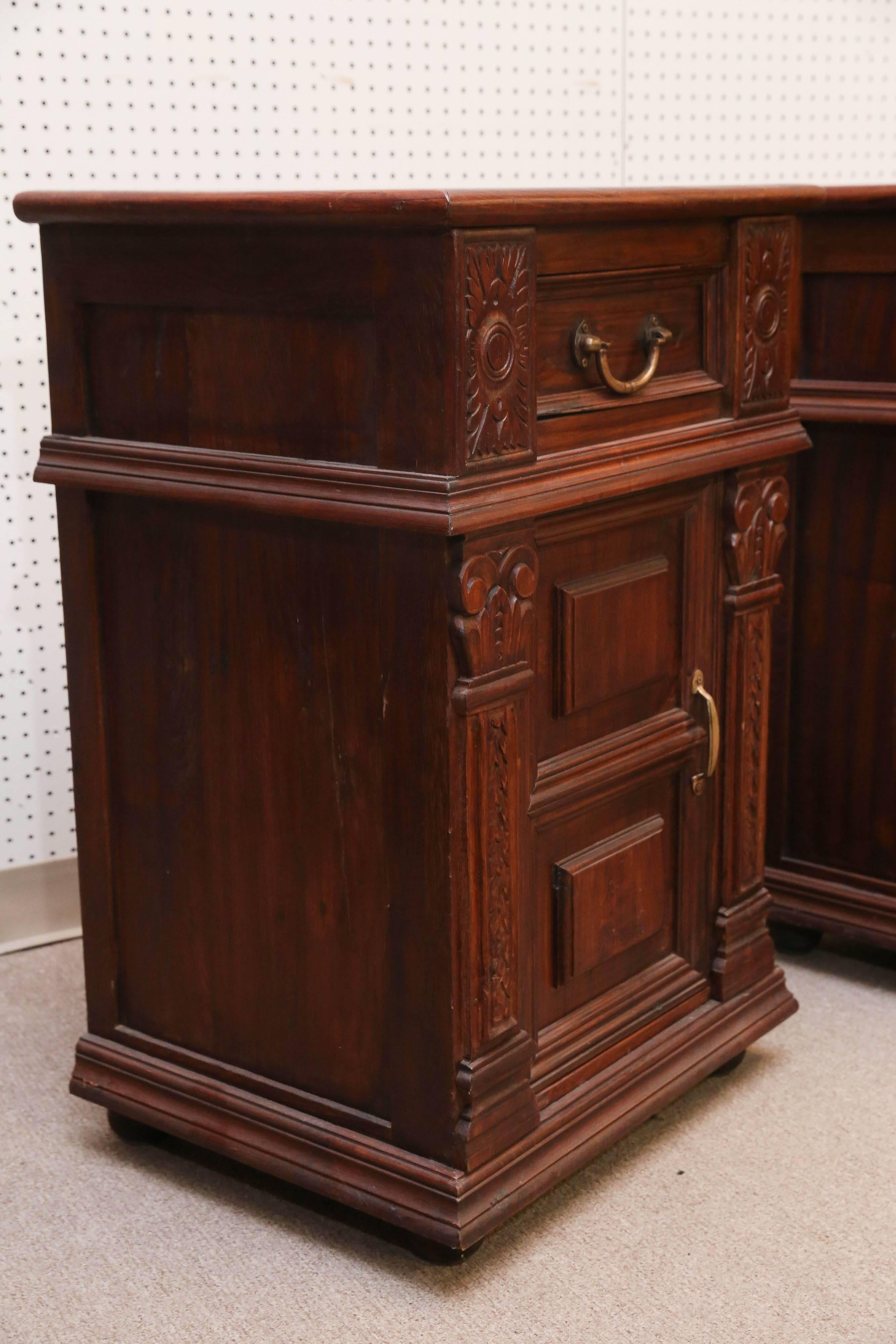 Hand-Crafted Pair of 1910s Solid Teak Wood Superbly Crafted British Colonial Nightstands