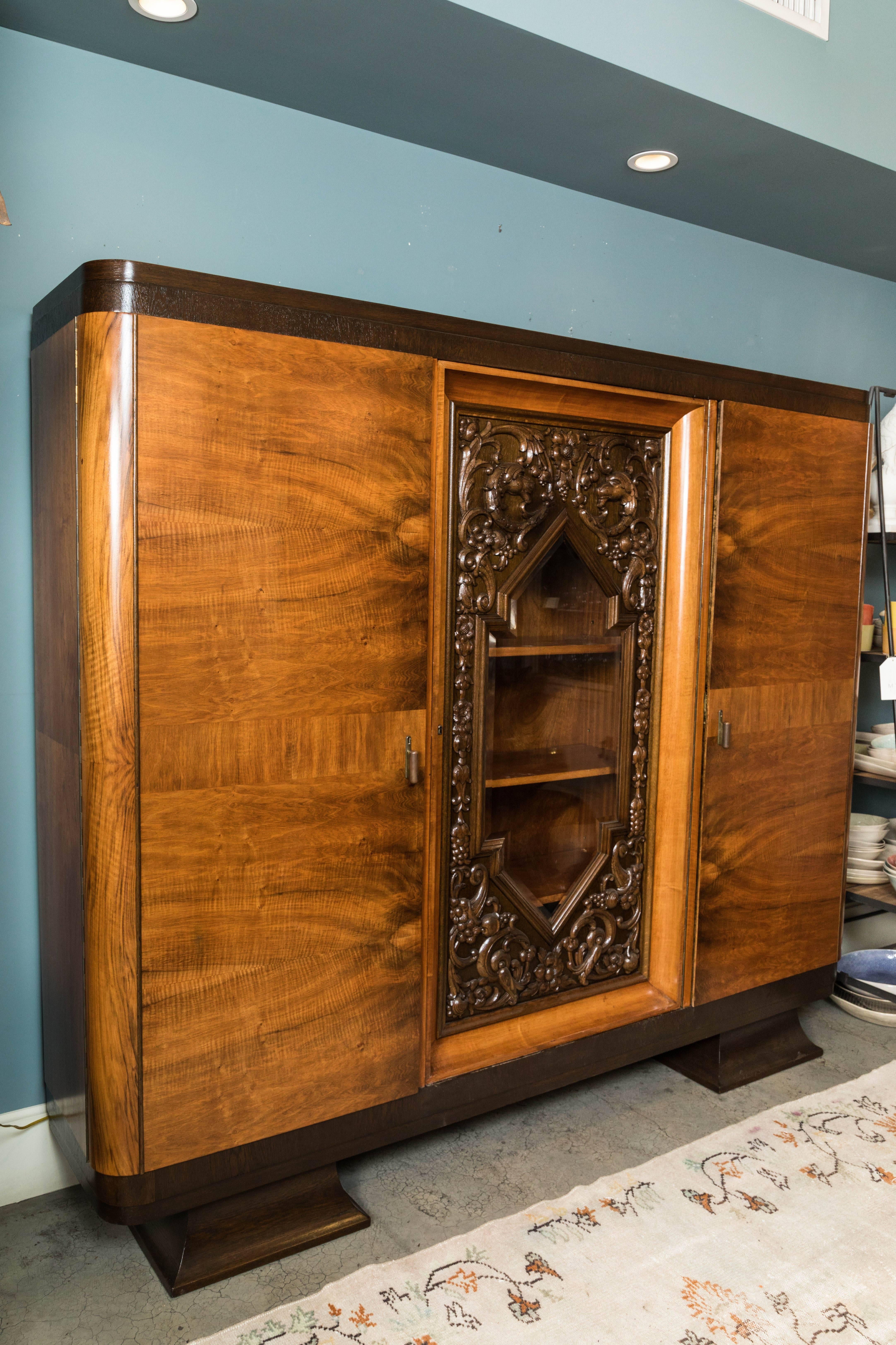 Mid-20th Century Walnut and Oak Three-Door Armoire from Germany, 1930s-1940s For Sale
