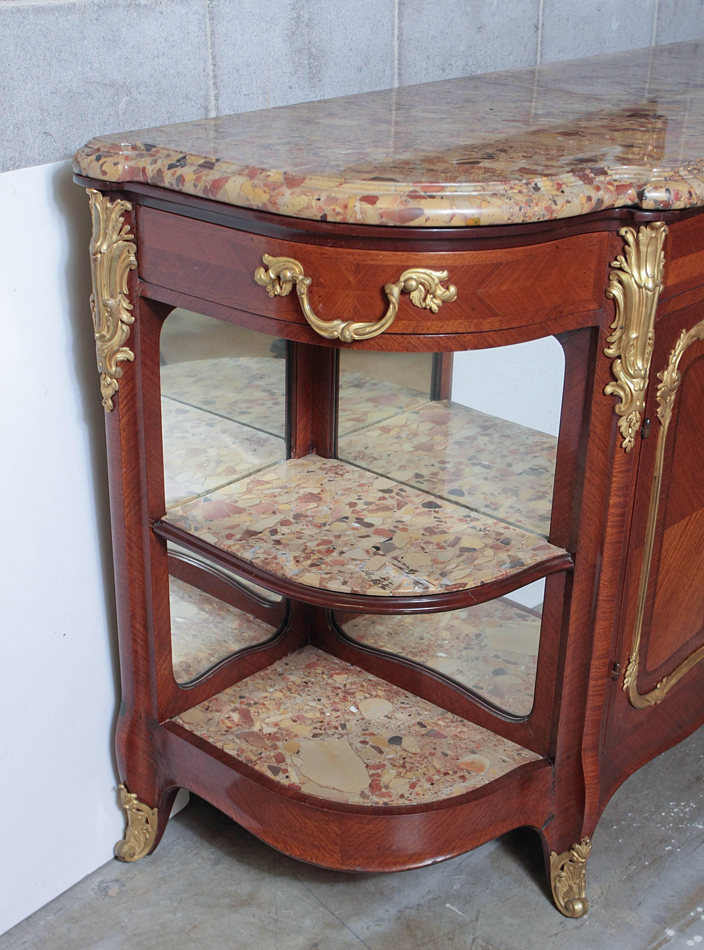 Buffet con piano in marmo Luigi XV del XIX secolo in vendita 2