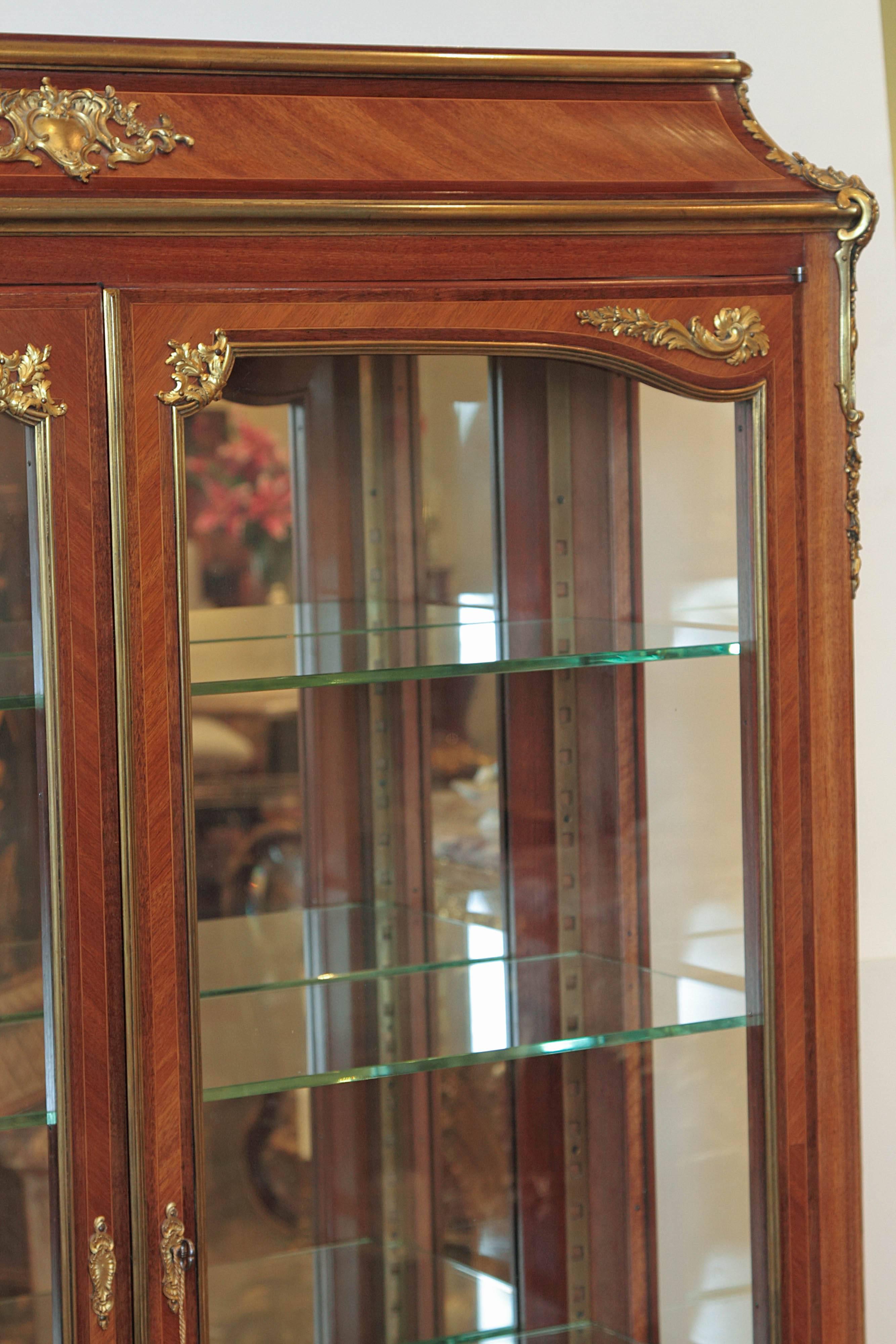 19th Century Fine Viewing Vitrine Signed G. Durand In Excellent Condition For Sale In Dallas, TX