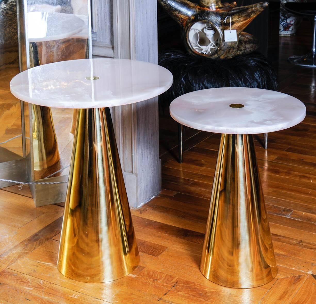 Pair of pedestals in brass with pink onyx top
Collection Studio Glustin 2018 
One diameter 55 cm x H 67 , the other one diameter 45 cmx H 55 cm.