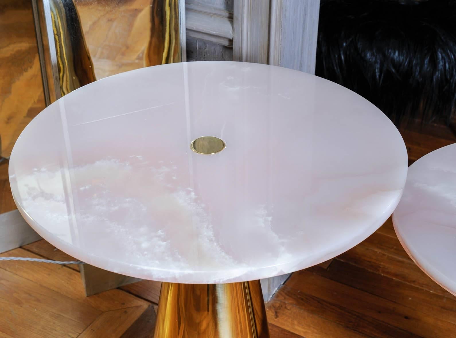 Pair of Pink Onyx and Brass Pedestals In Excellent Condition For Sale In Saint-Ouen (PARIS), FR
