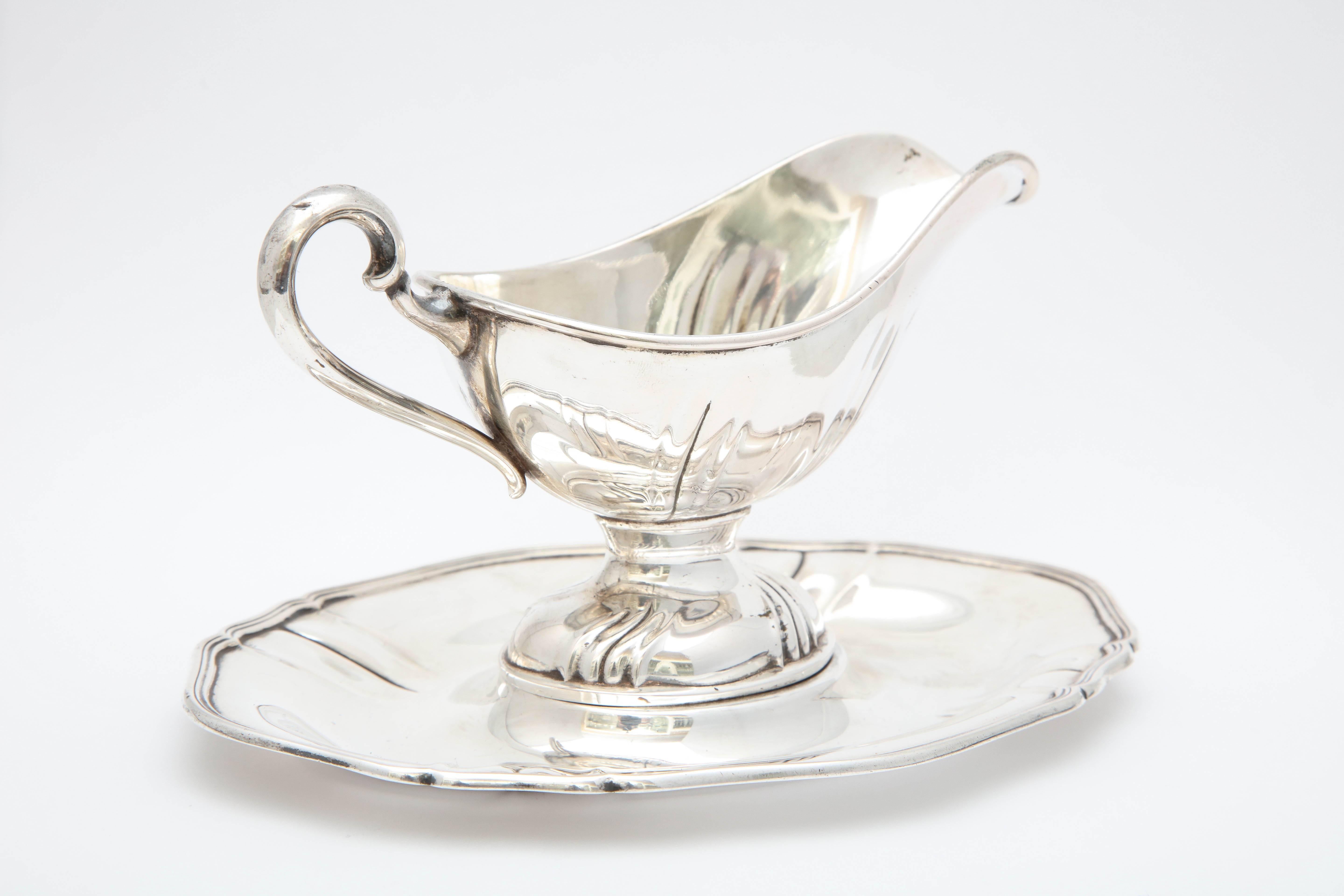 Early 20th Century Continental Silver '.800' Victorian Style Sauce/Gravy Boat on Attached Tray For Sale