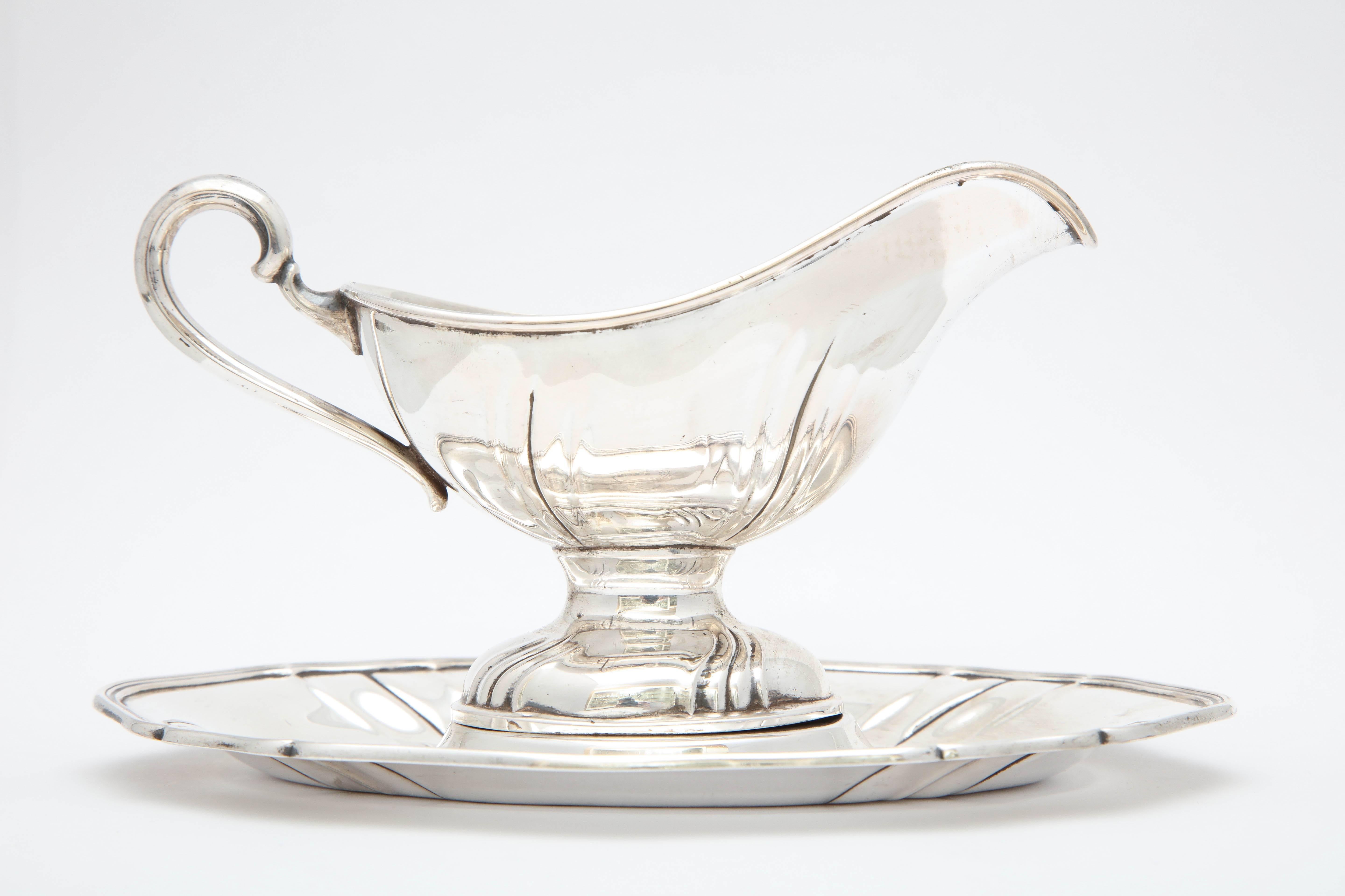 Sterling Silver Continental Silver '.800' Victorian Style Sauce/Gravy Boat on Attached Tray For Sale