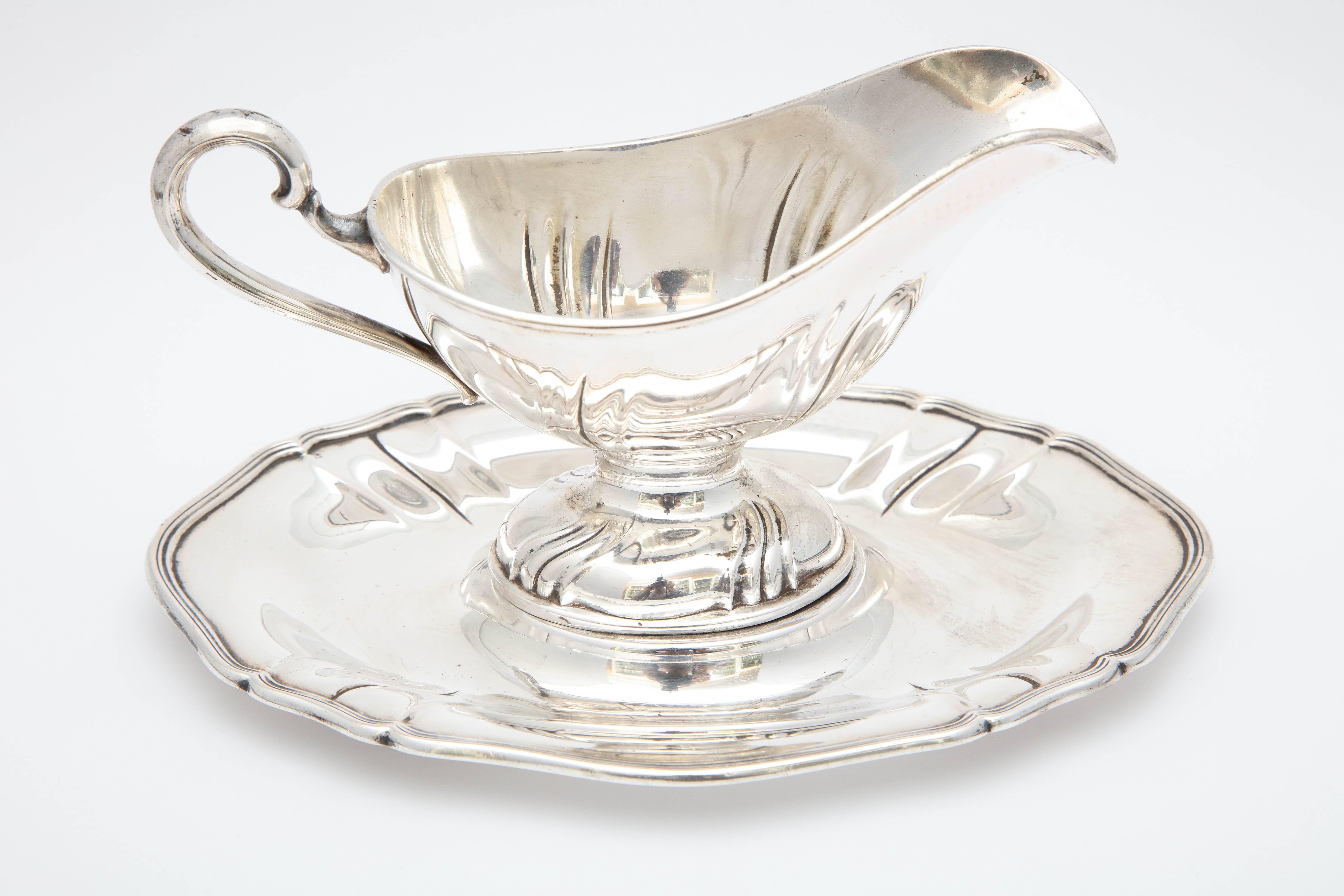 Continental Silver '.800' Victorian Style Sauce/Gravy Boat on Attached Tray For Sale 1