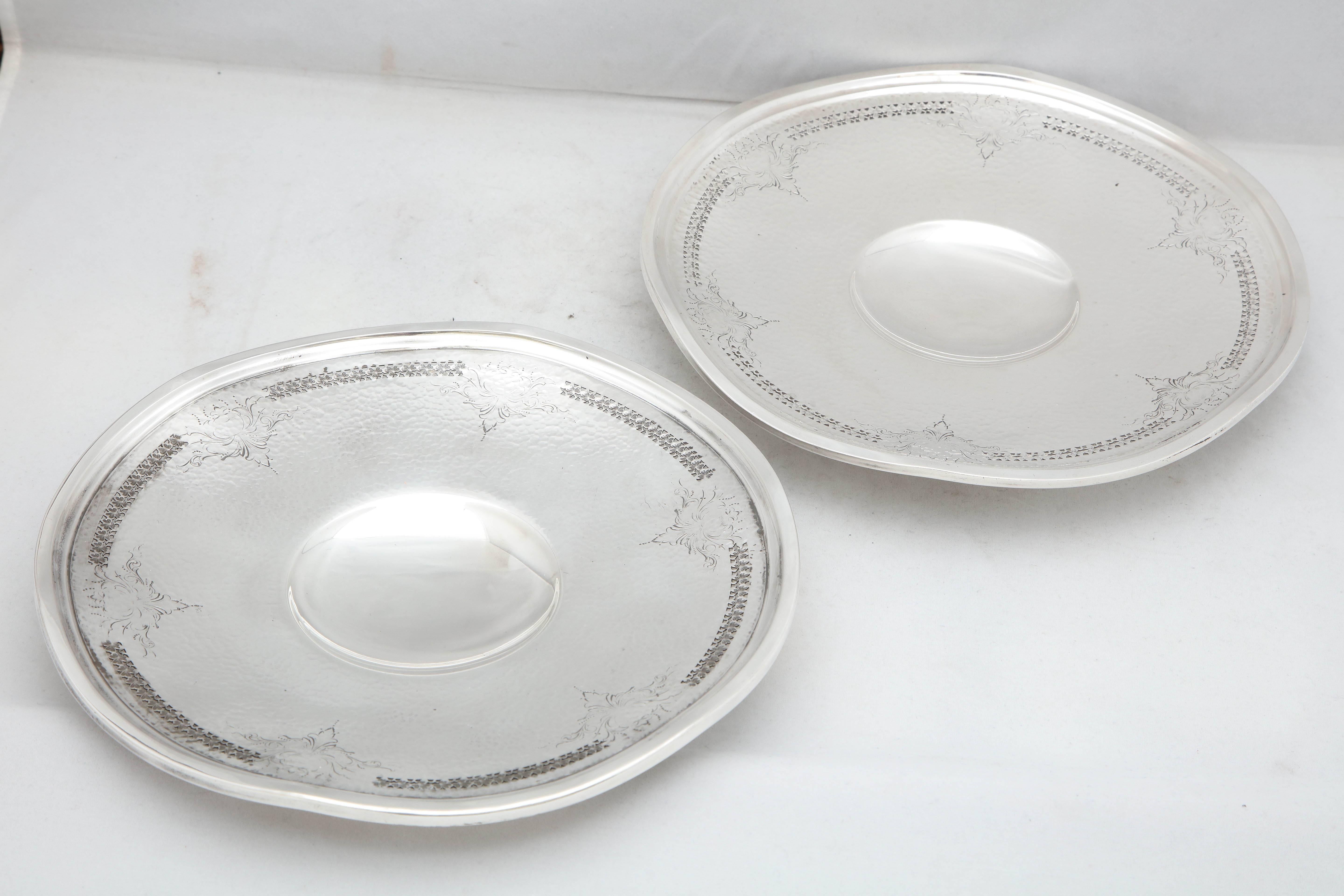 American Pair of Art Deco Sterling Silver Hand-Hammered Pedestal Based Serving Platters For Sale