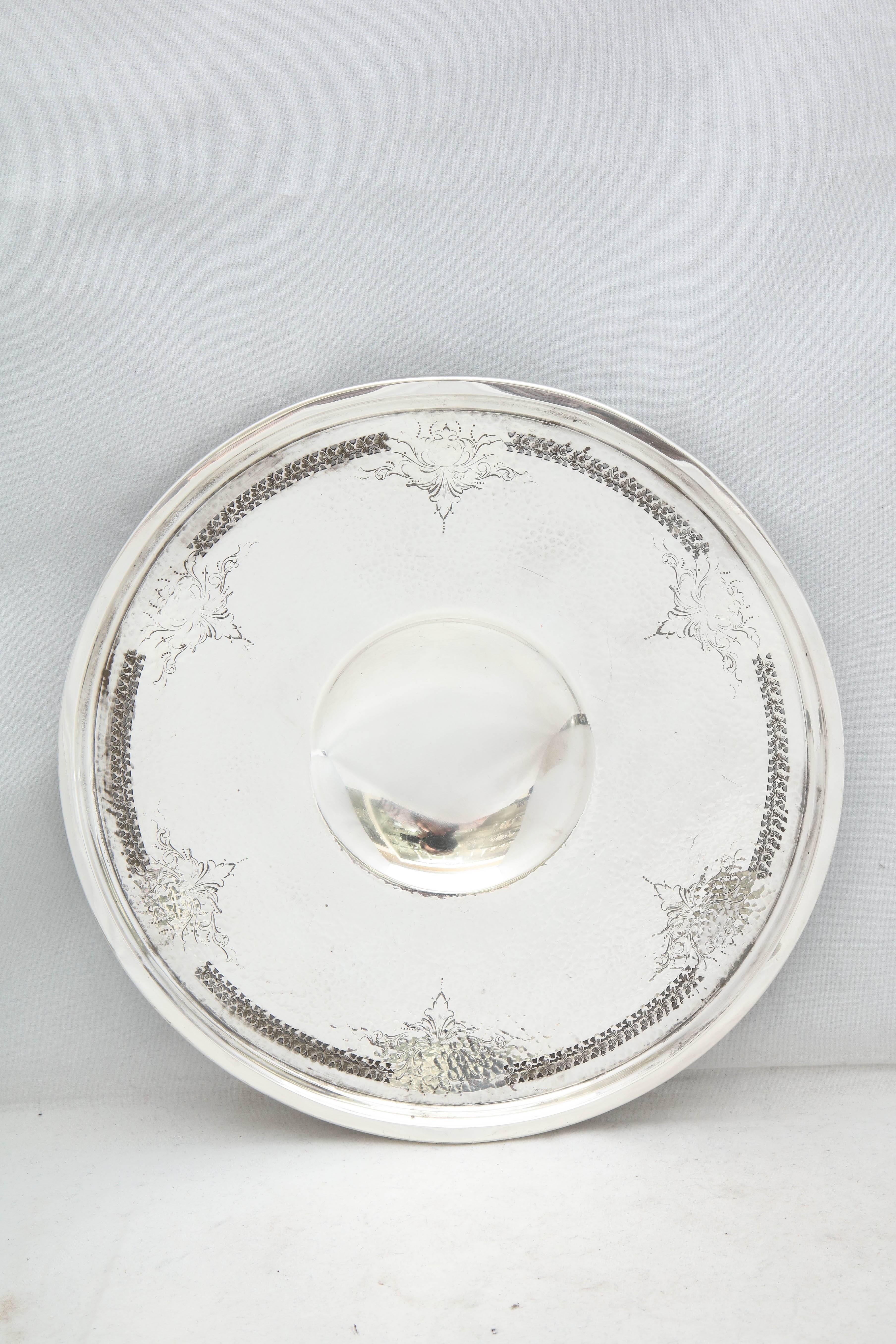 Pair of Art Deco Sterling Silver Hand-Hammered Pedestal Based Serving Platters For Sale 3
