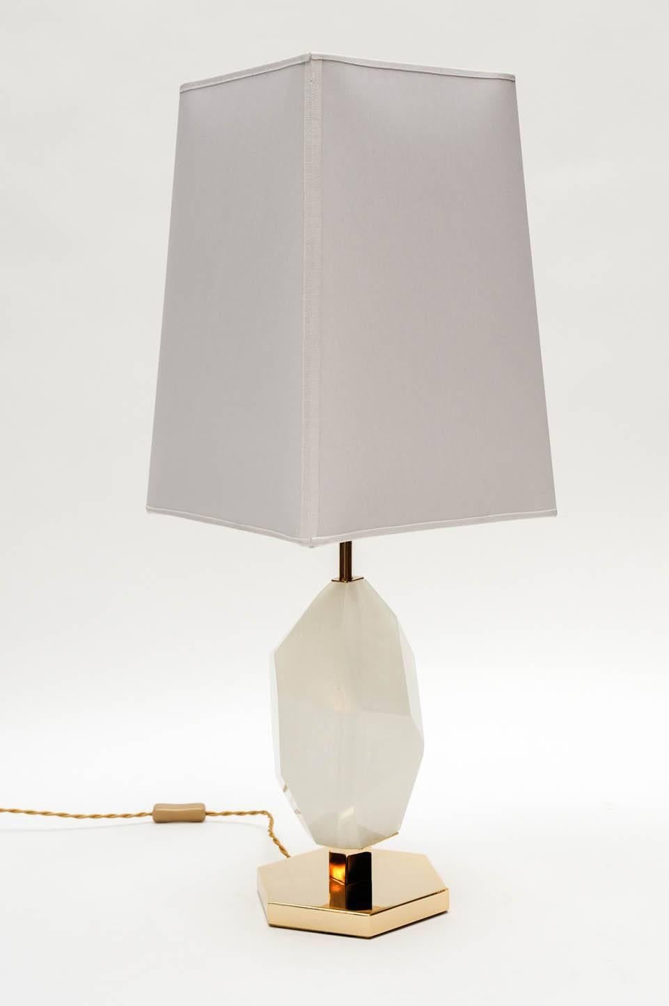Pair of Brass and Diamond Cut Resin Table Lamps In Excellent Condition In Saint-Ouen, IDF