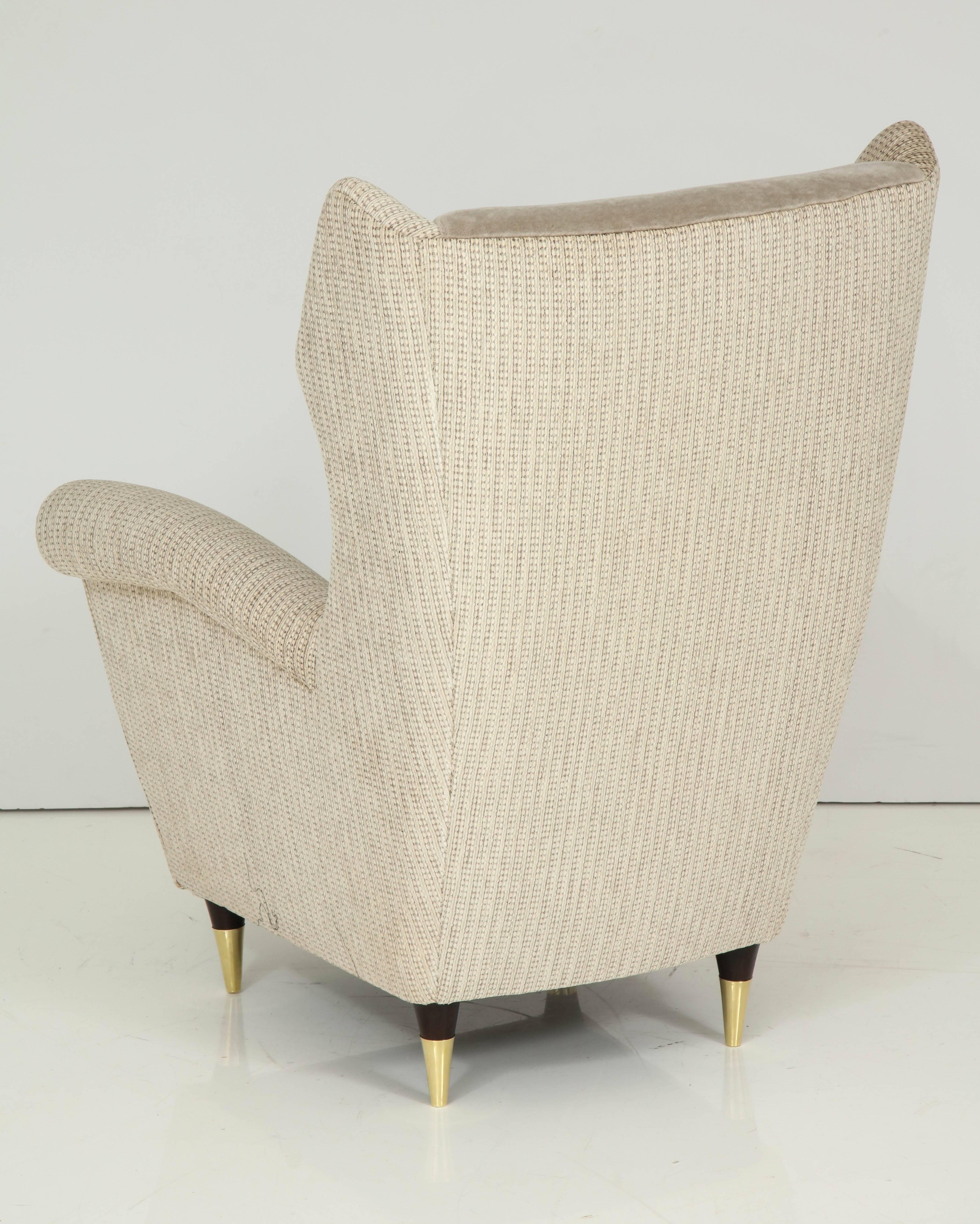 ISA Bergamo Italian Taupe/Beige Mohair Armchairs In Excellent Condition In New York, NY