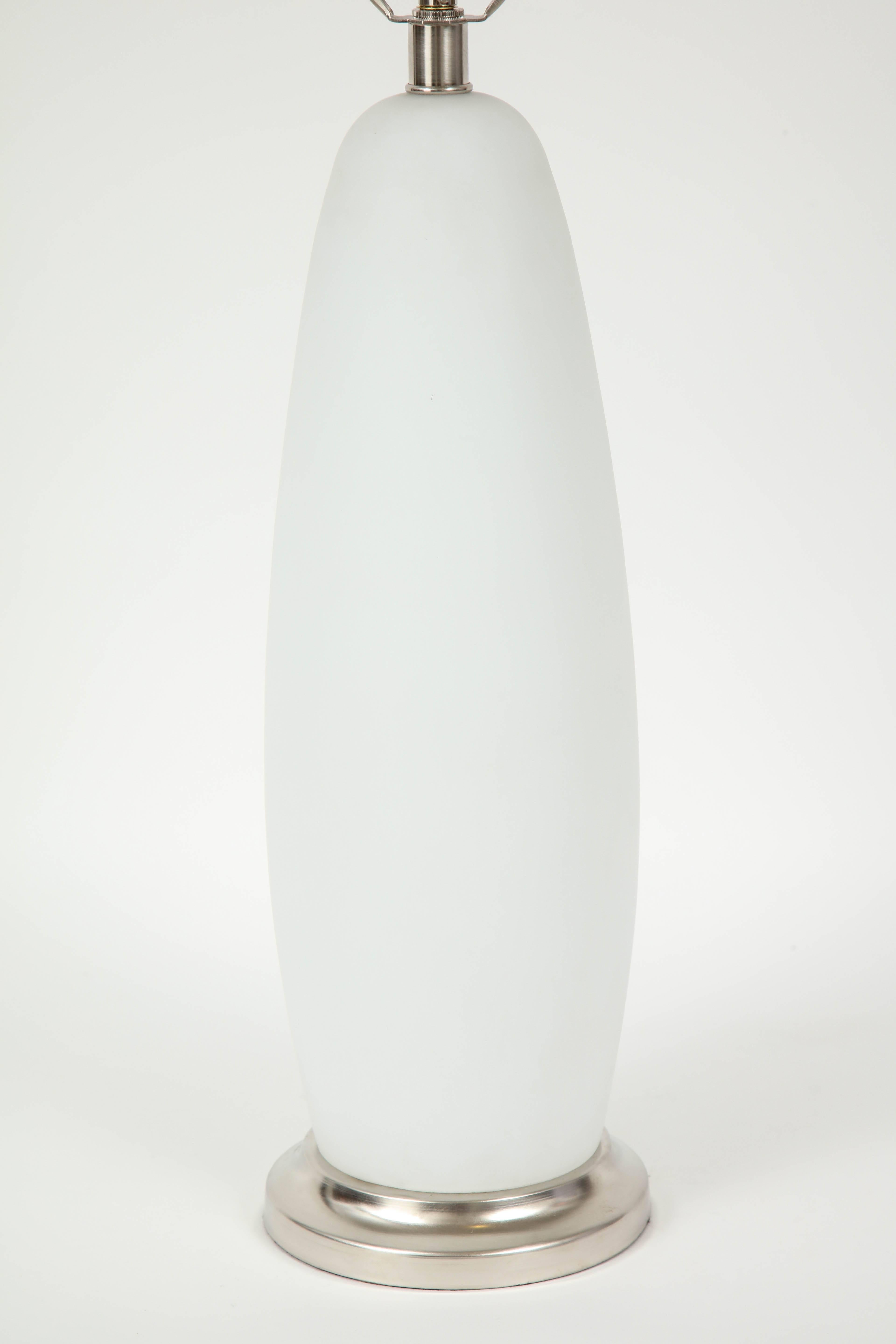 Vistosi-Lampen aus weißem Muranoglas mit mattem Finish (Moderne) im Angebot