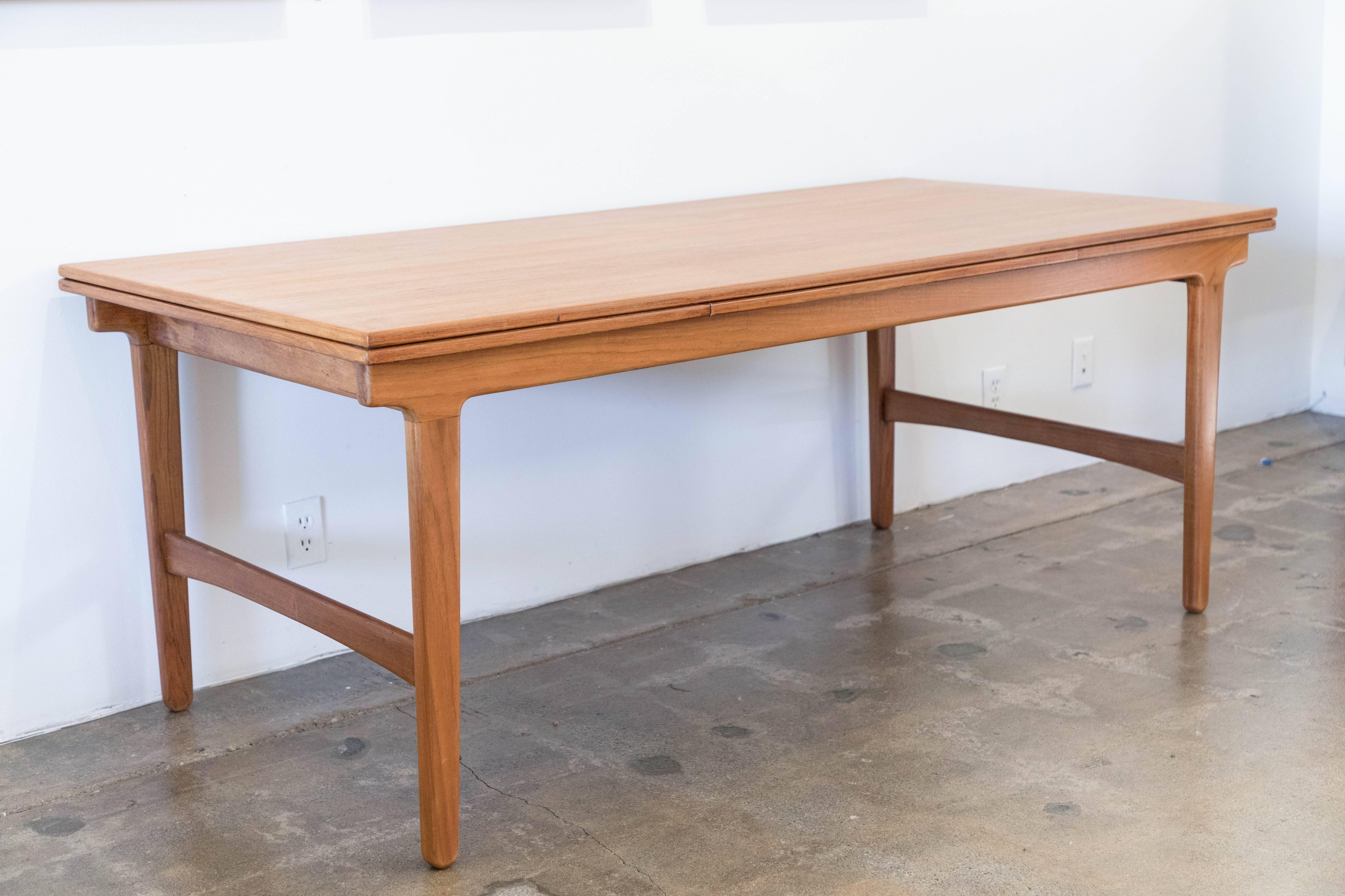 Danish expandable dining table For Sale 1