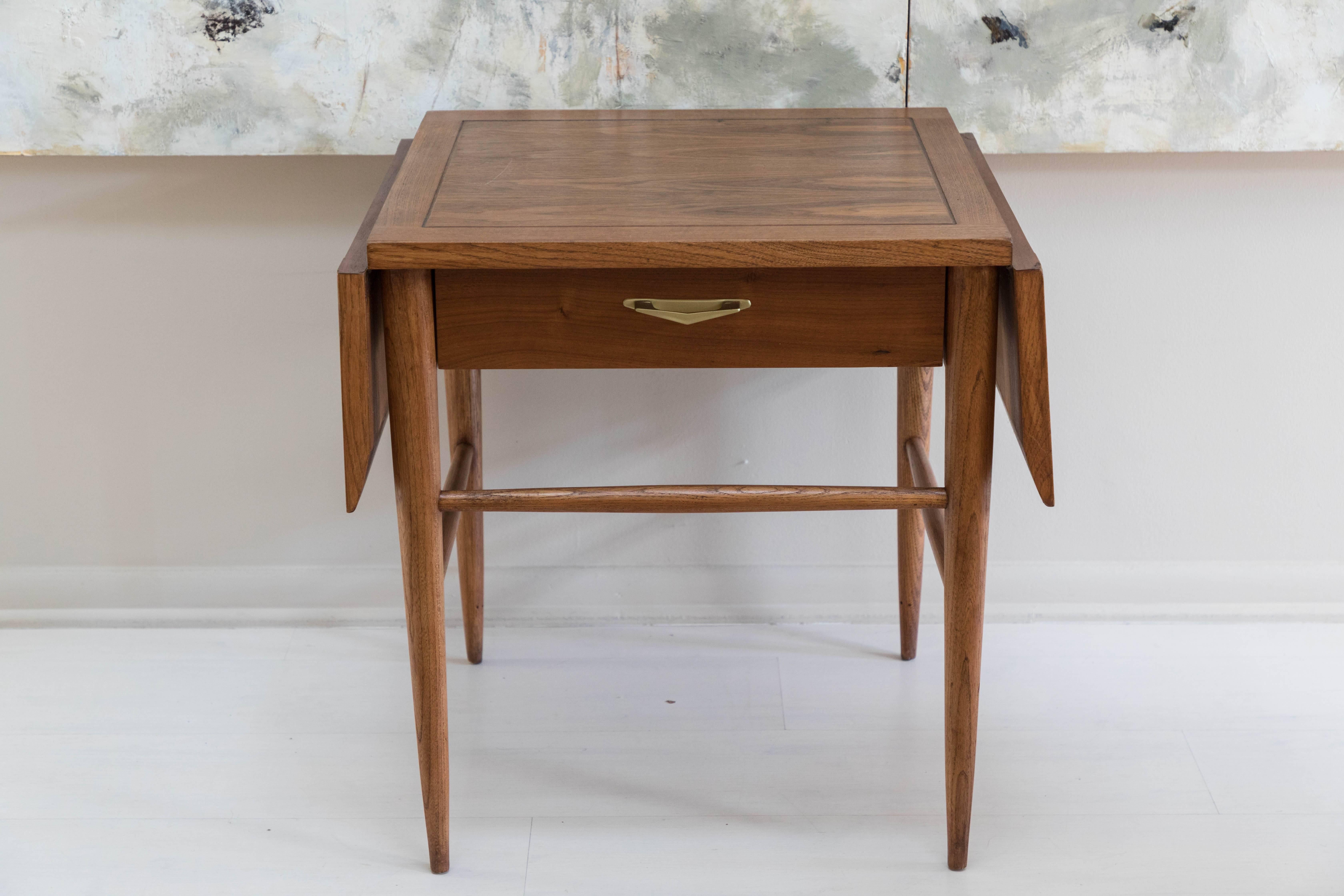 Mid-20th Century Pair of Vintage Lane and Side Tables with Expandable Sides For Sale