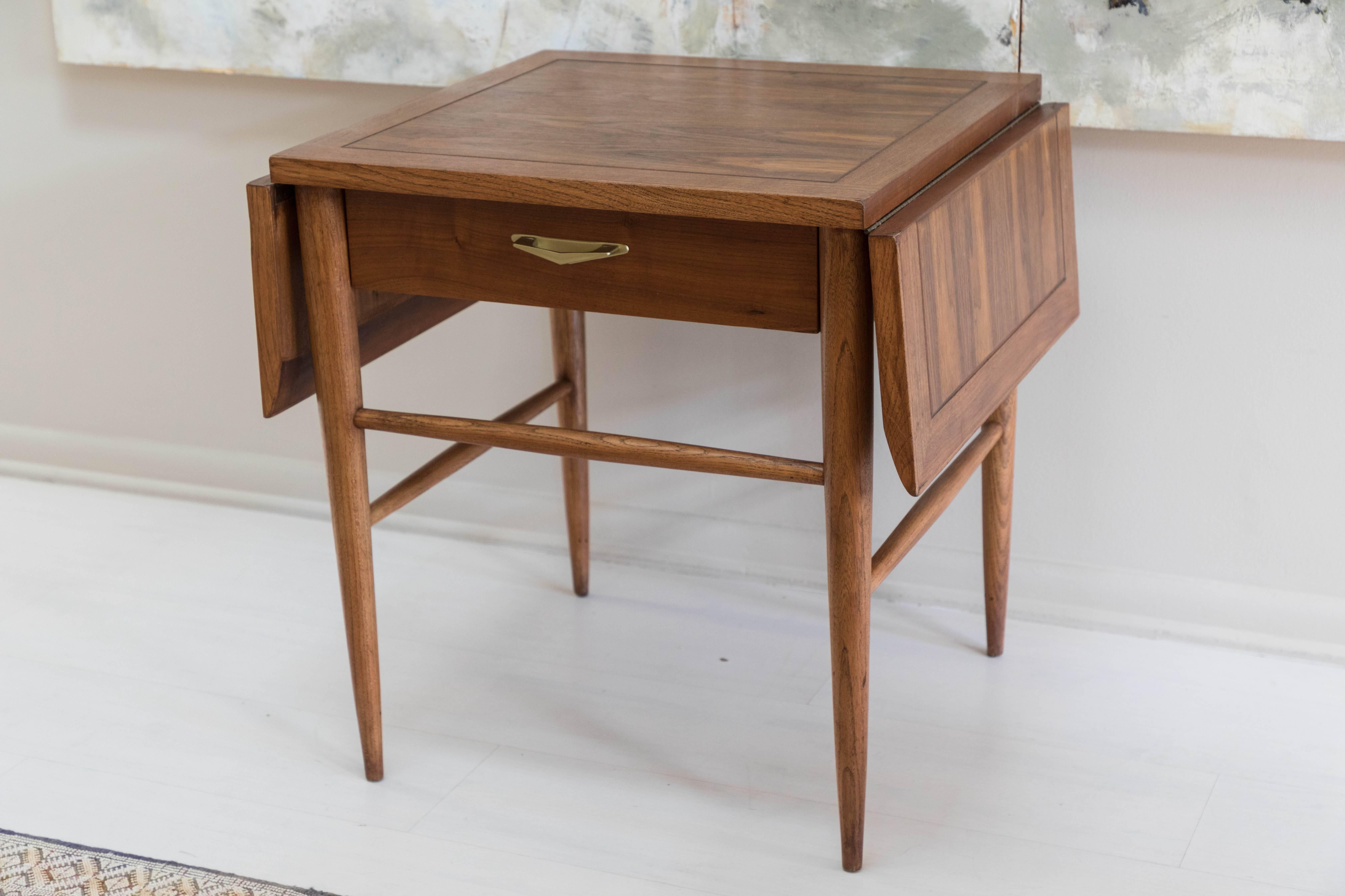Walnut Pair of Vintage Lane and Side Tables with Expandable Sides For Sale