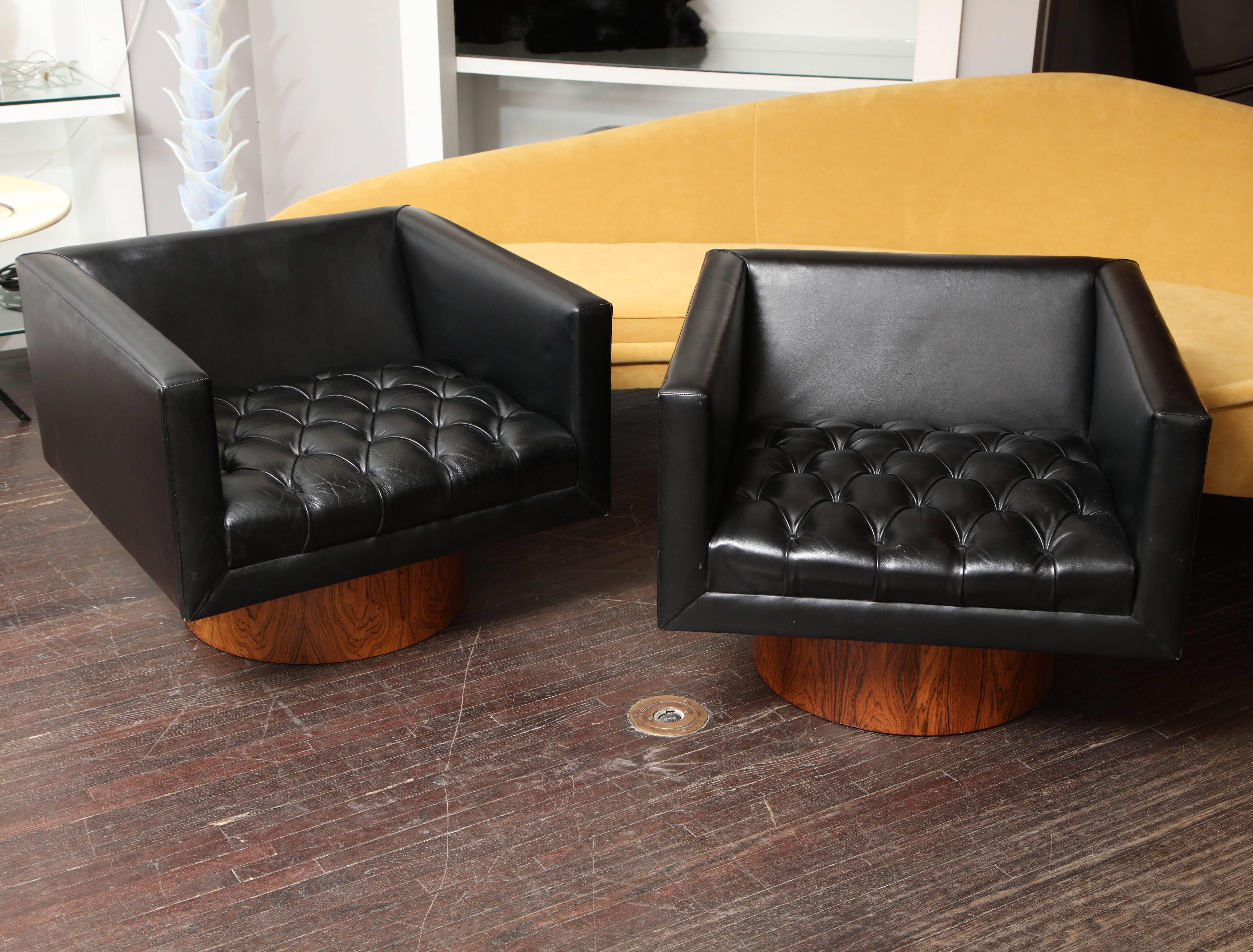 Leather Harvey Probber Swivel Chairs with Walnut Bases In Good Condition In New York, NY