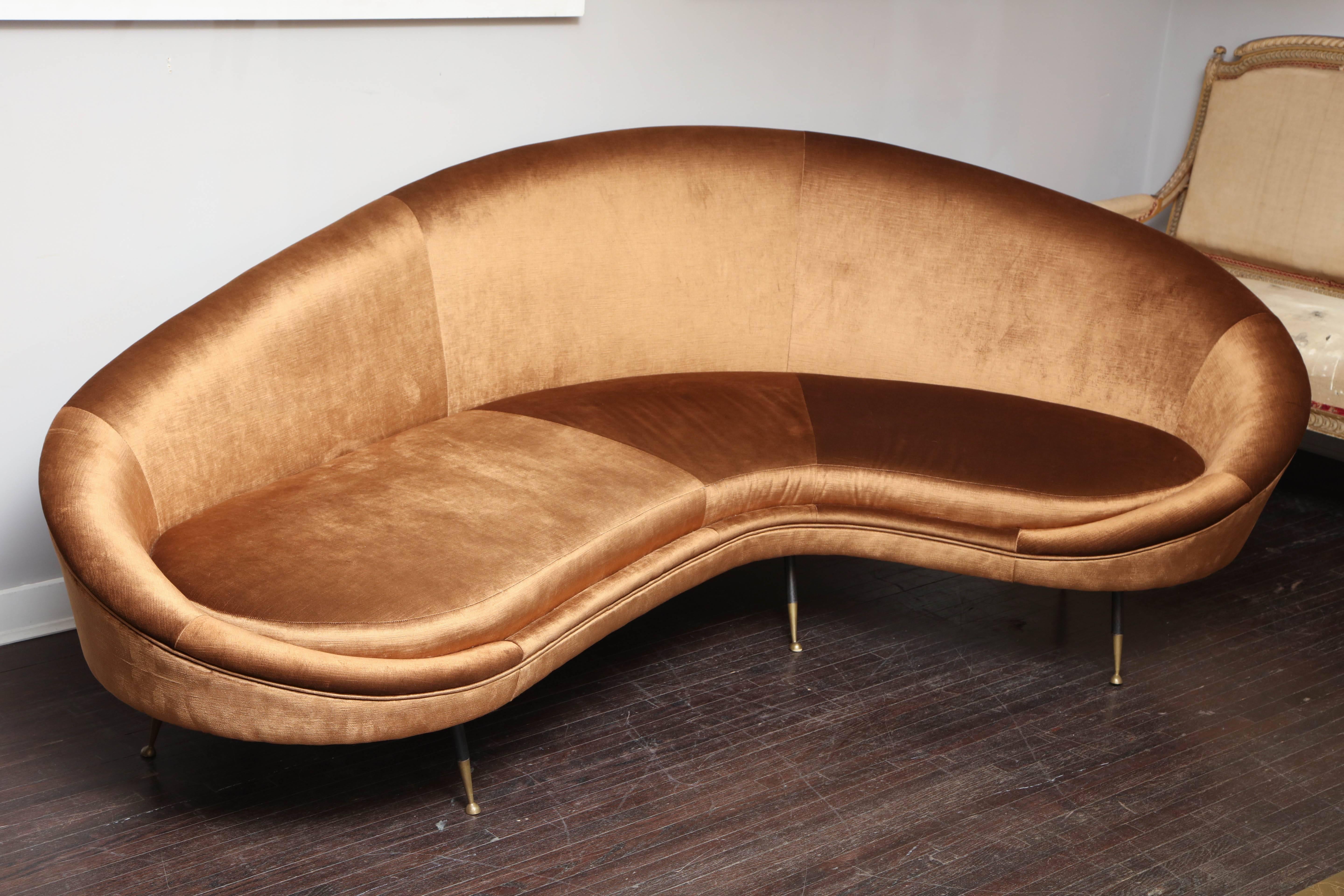 Vintage Italian Curved Sofa In Good Condition In New York, NY