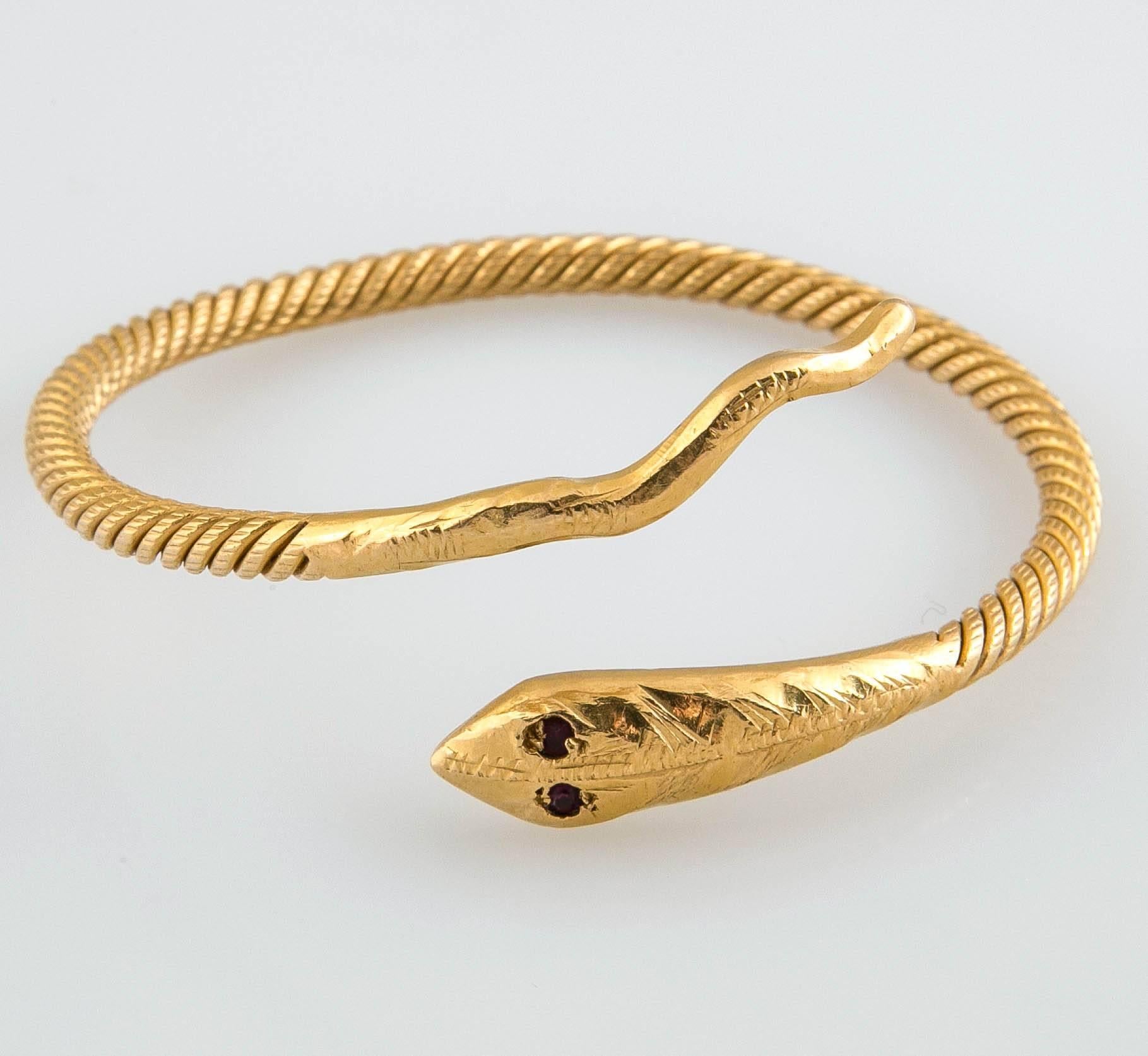 A beautifully made and hall marked bracelet, tests between 18-20 kt in gold.

Hallmarked Europe 

28.3 dwt
44 grams