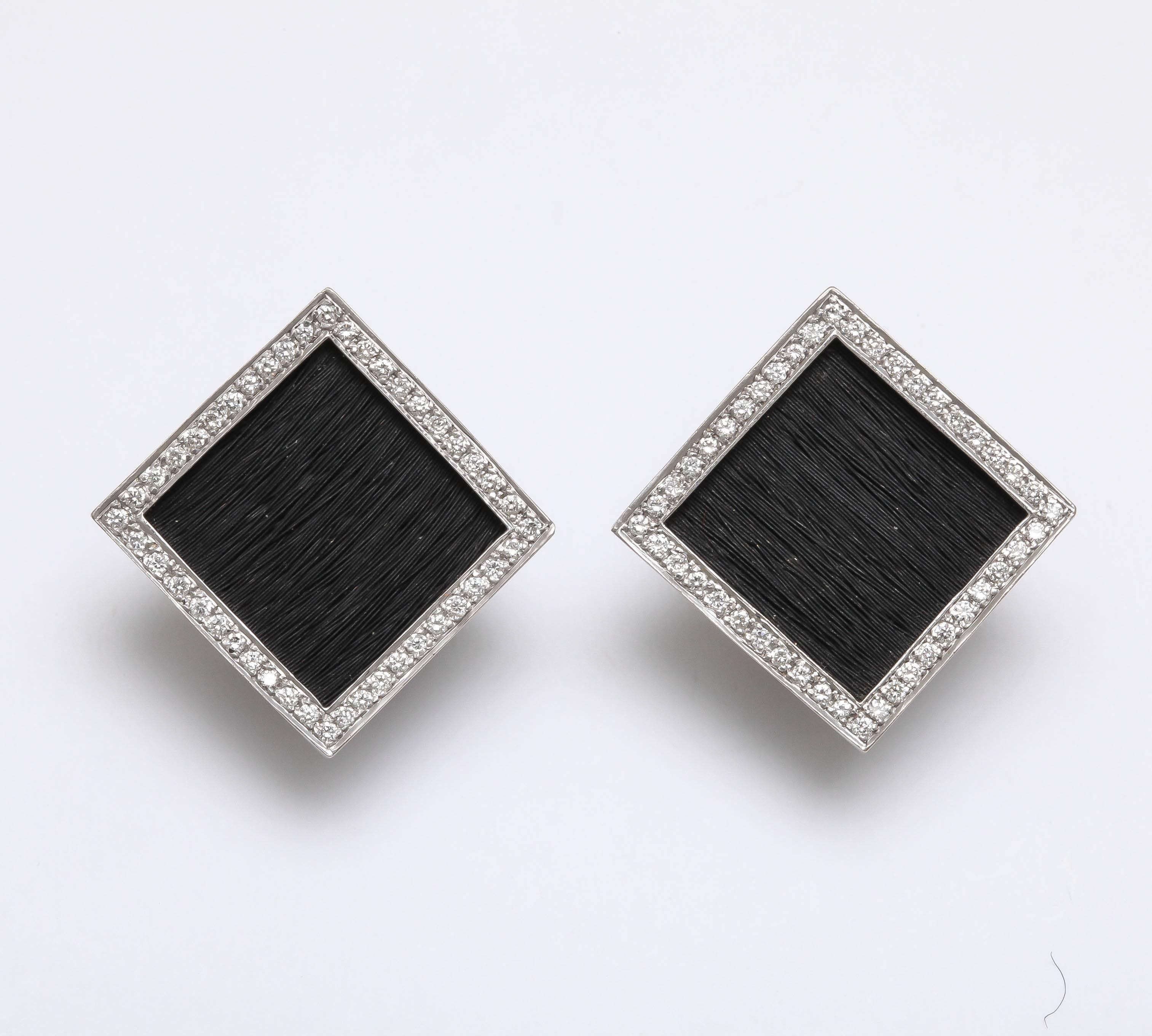 Each square decorated with oxidized gold wire within a border of brilliant-cut diamonds. 