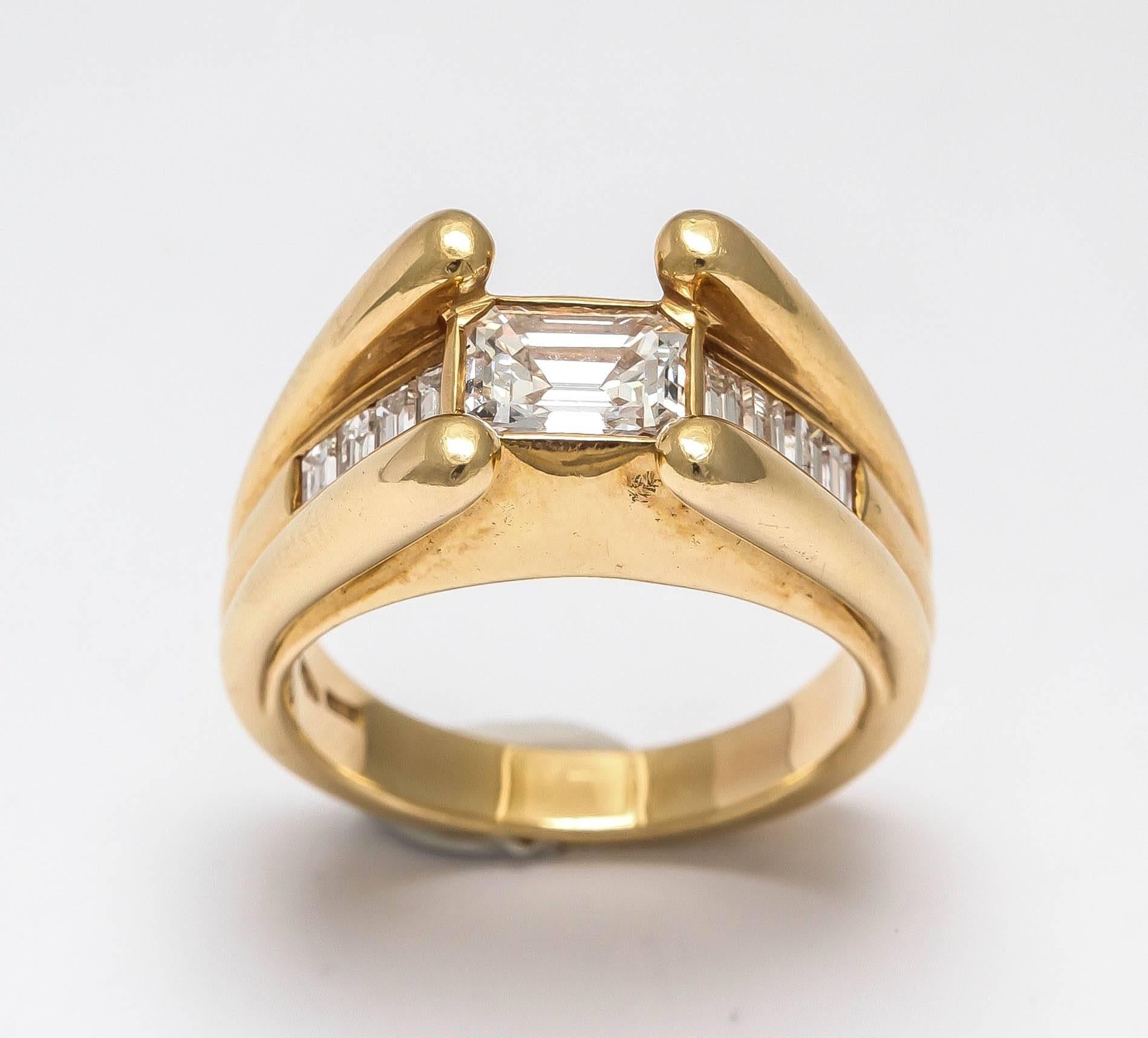 Diamond Gold Engagement Ring For Sale 2