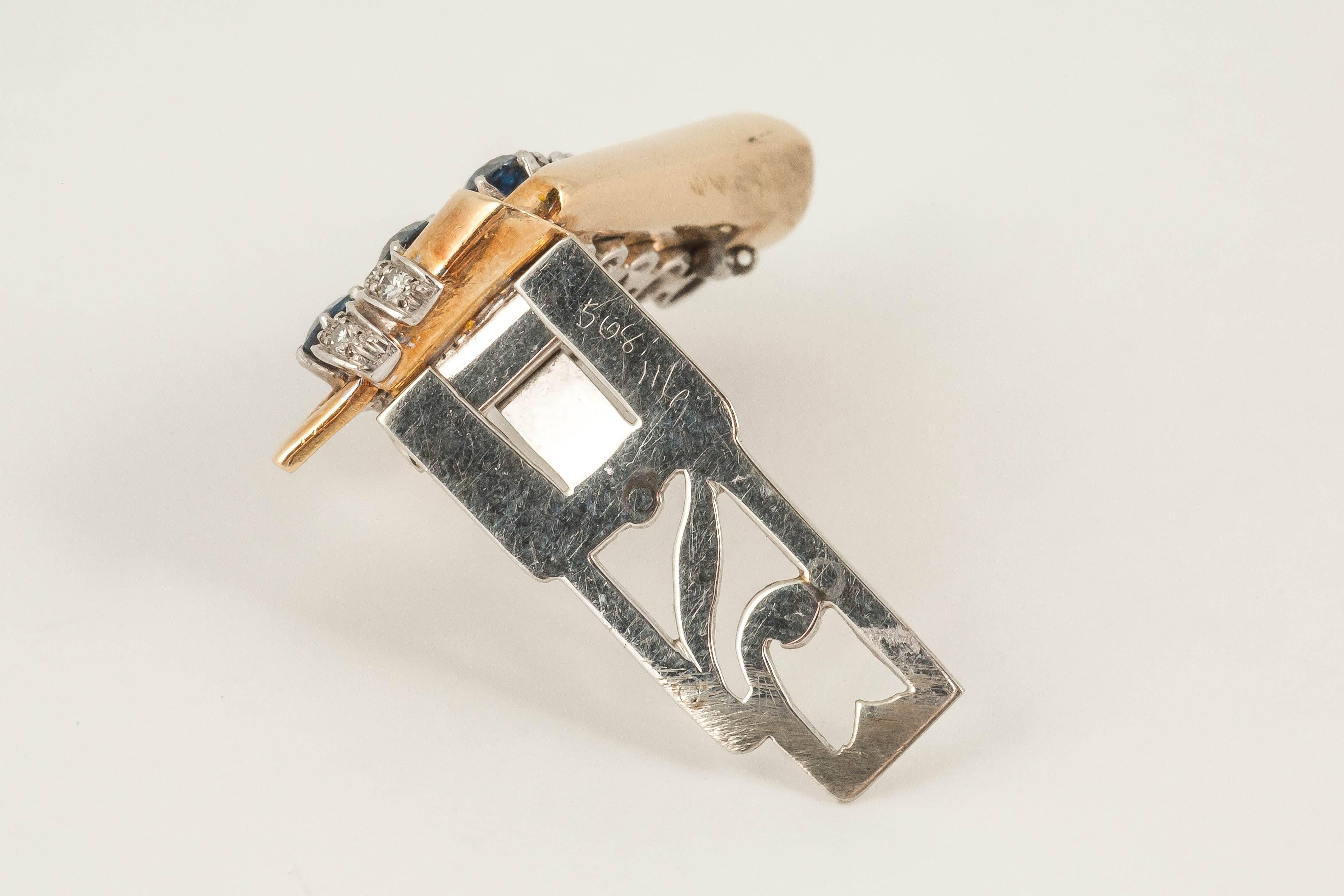 Art Deco 1940s English sapphire diamond gold clip brooch For Sale