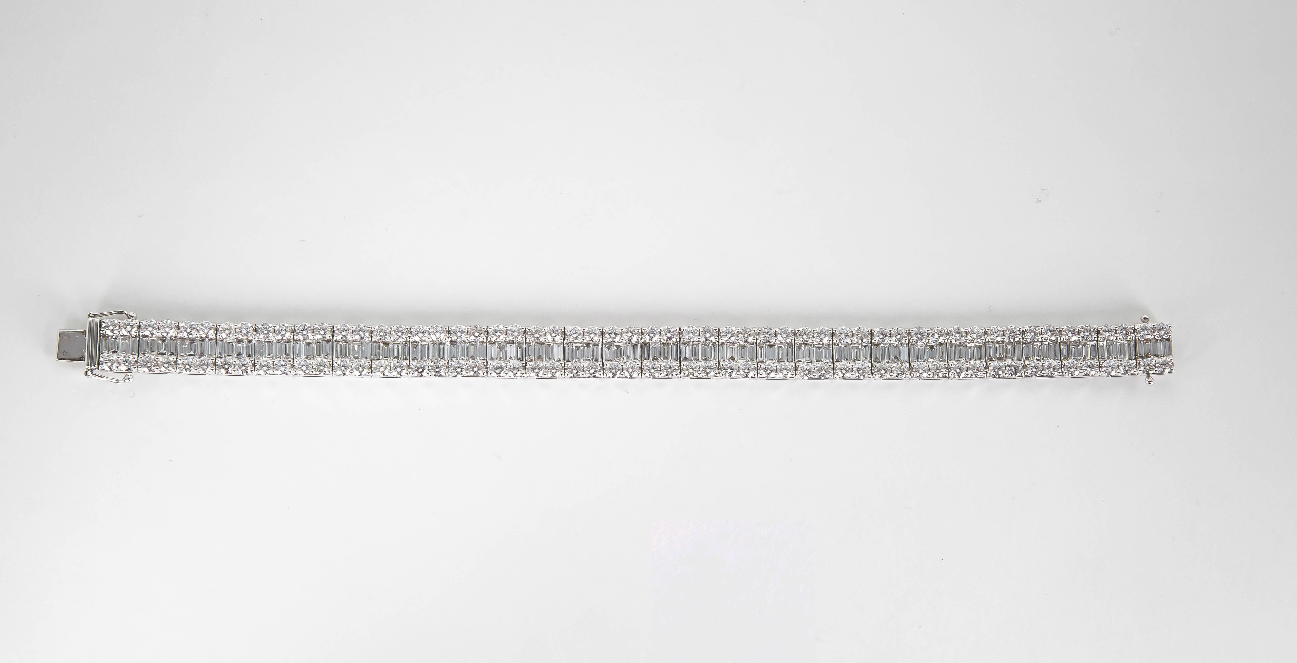 Taille baguette Superbe bracelet en or avec diamants baguettes et ronds en vente