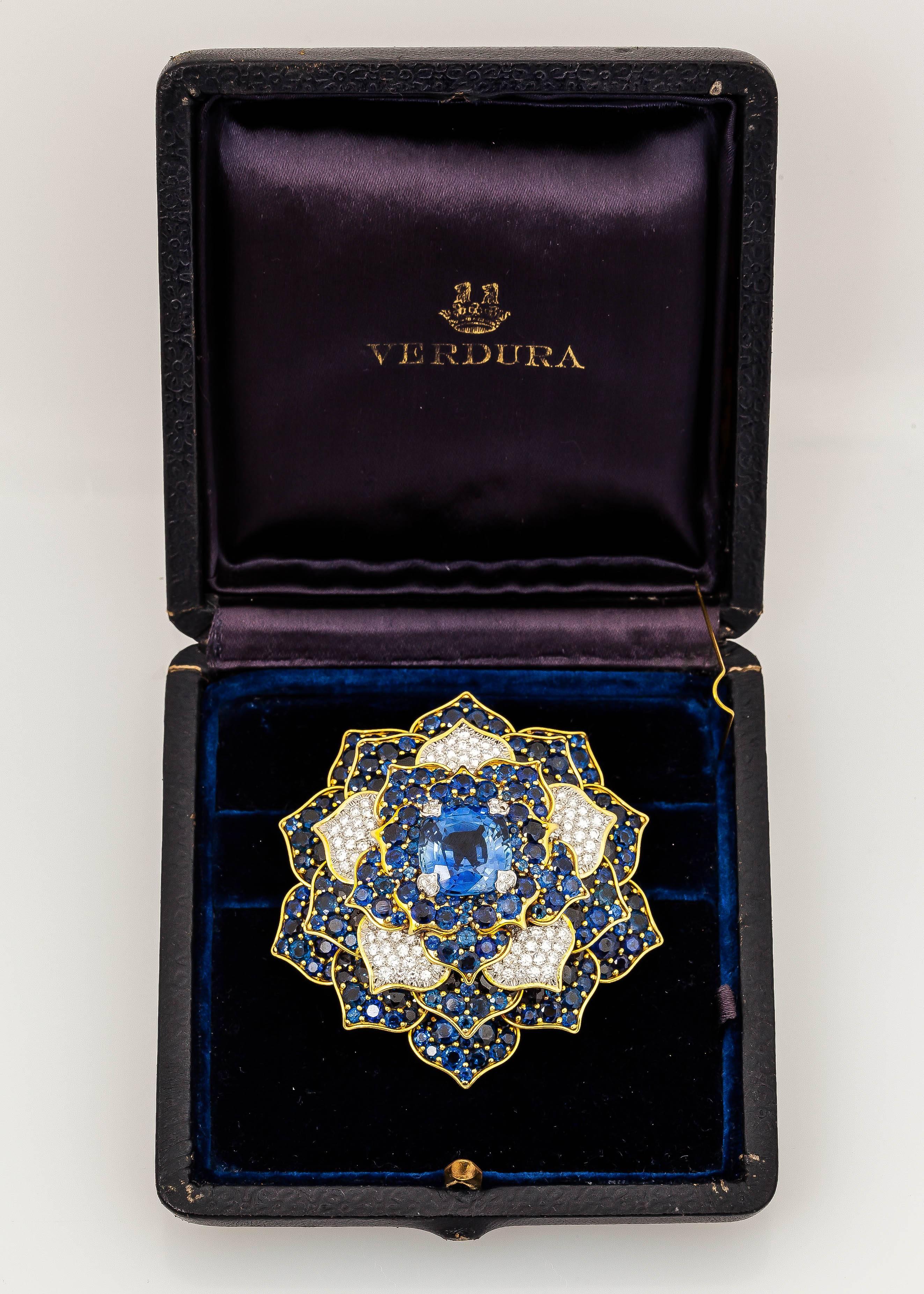 Women's Verdura 20.01 Carat Ceylon No Heat Sapphire Flower Brooch with Diamonds For Sale