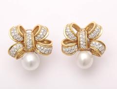 Classic and understated pearl Diamond gold Bow Earrings