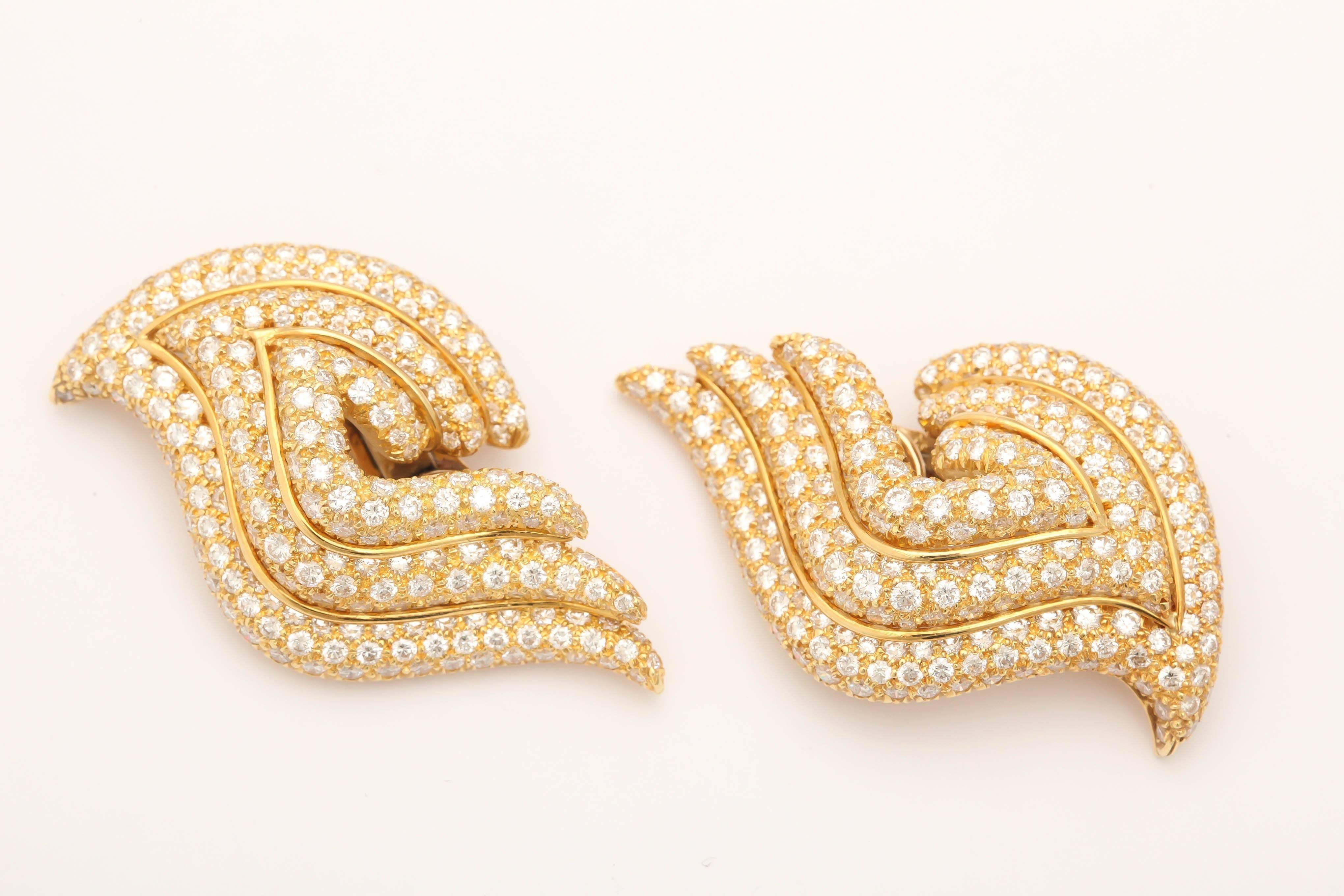 Contemporary henry Dunay diamond gold Earrings