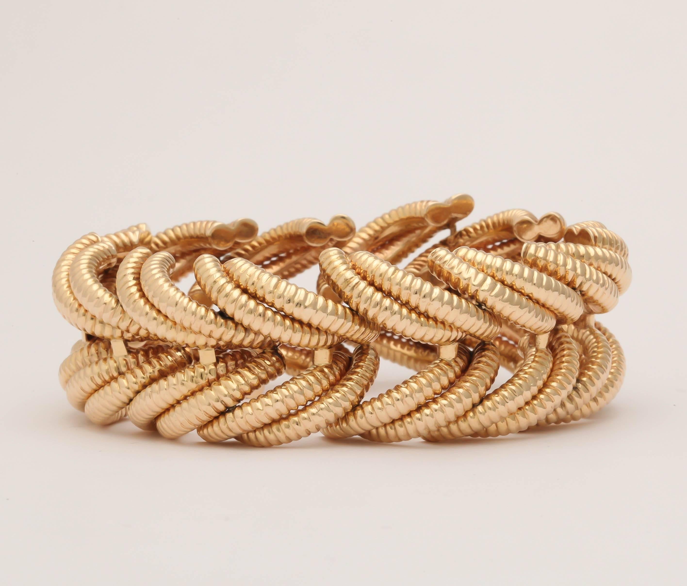 Gold Illusion Link Bracelet In Excellent Condition For Sale In New York, NY