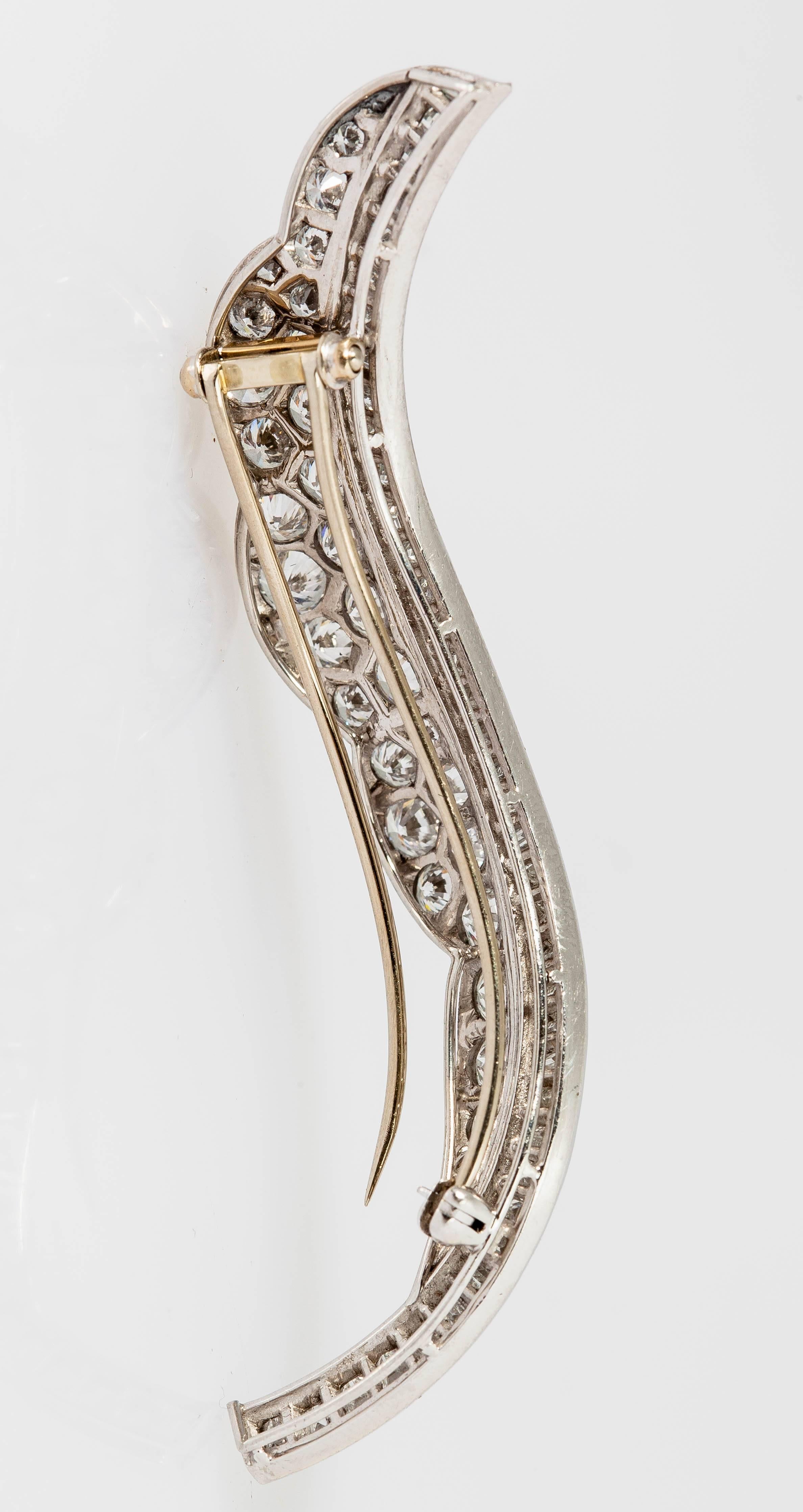 Beautiful Diamond Platinum Leaf Brooch In New Condition For Sale In New York, NY