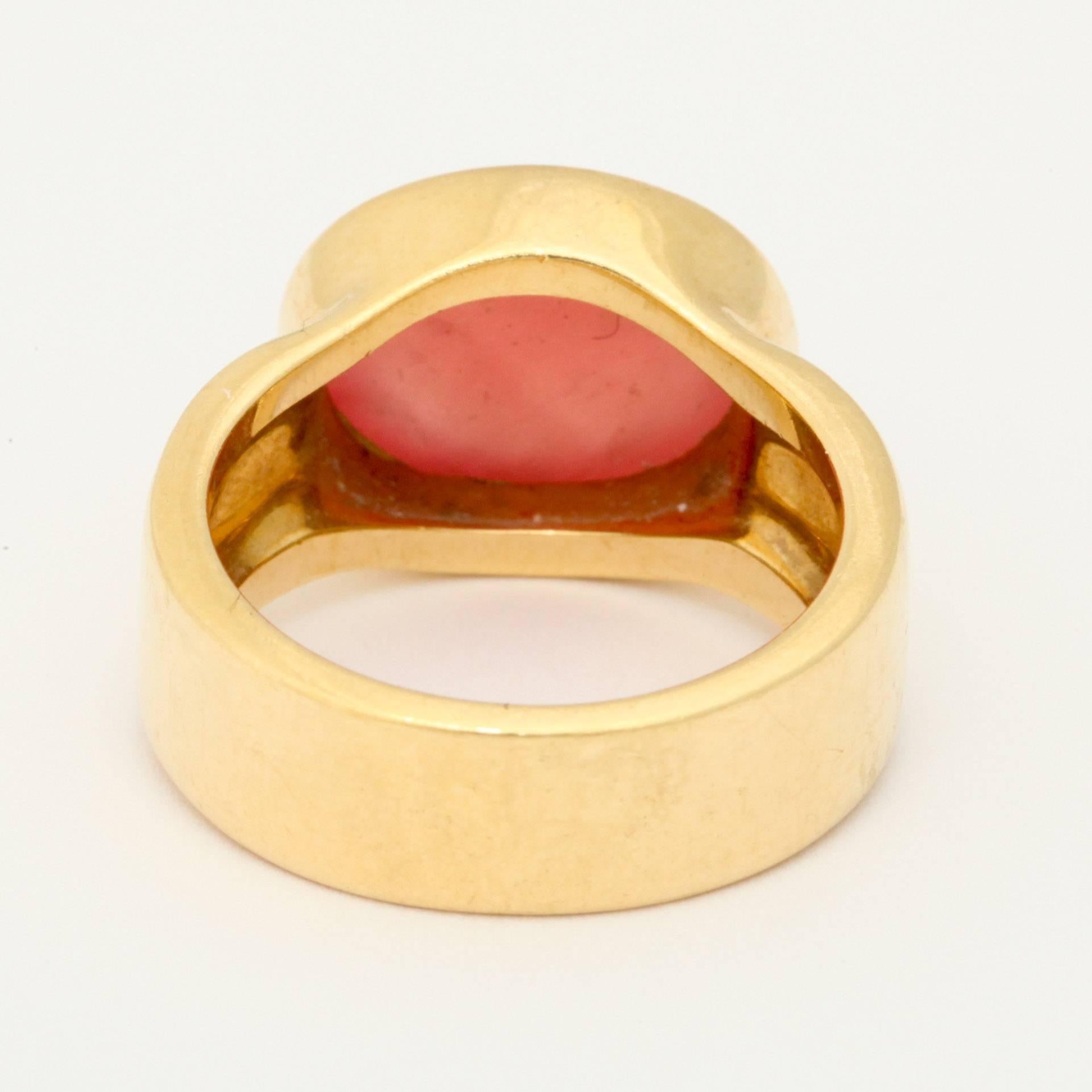 1970s H.Stern Cabochon Red Rhodochrosite Gold Unisex Hip Ring In Good Condition In New York, NY