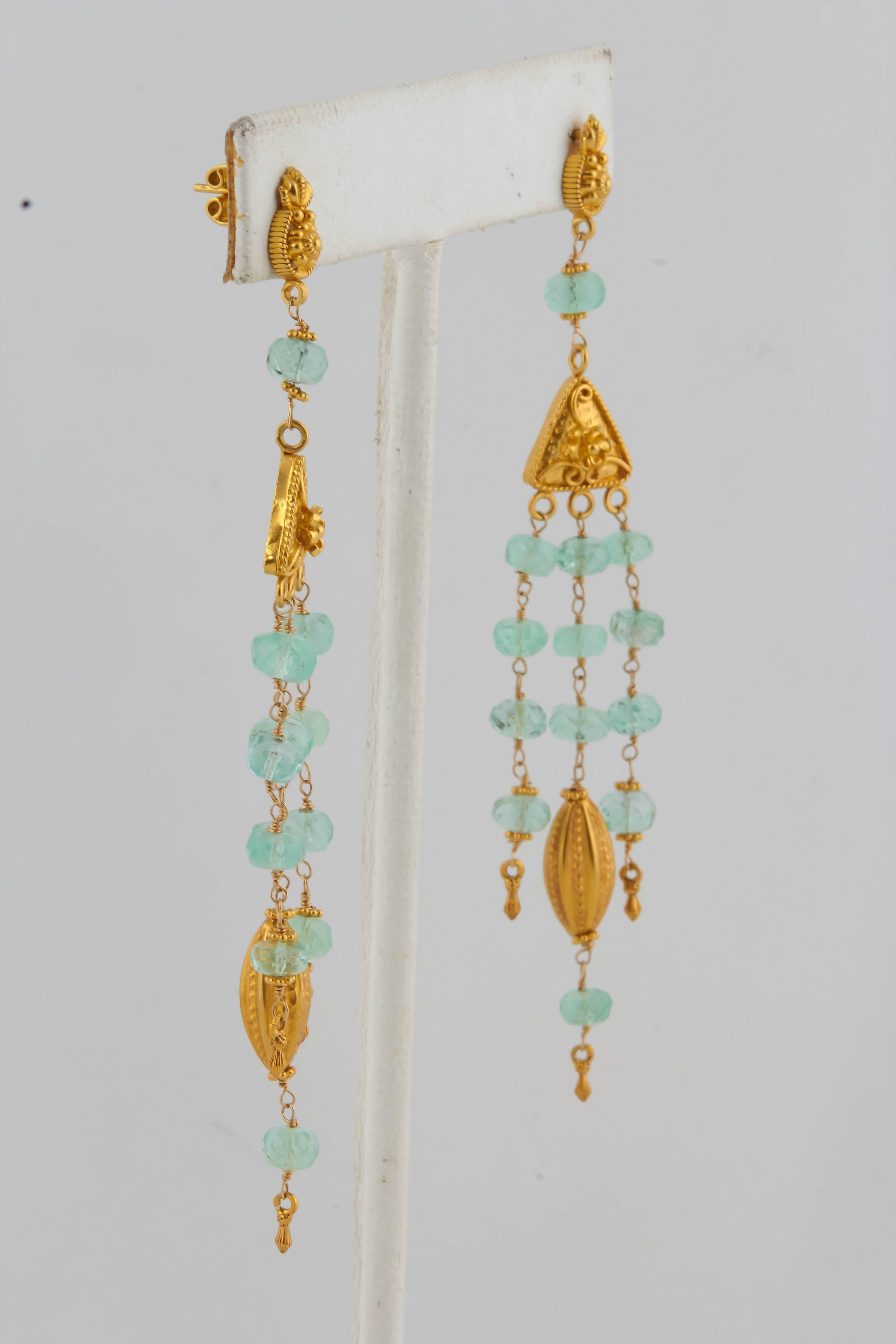 Etruscan Style Emerald Bead and Gold Chandelier Earring In New Condition For Sale In TRYON, NC