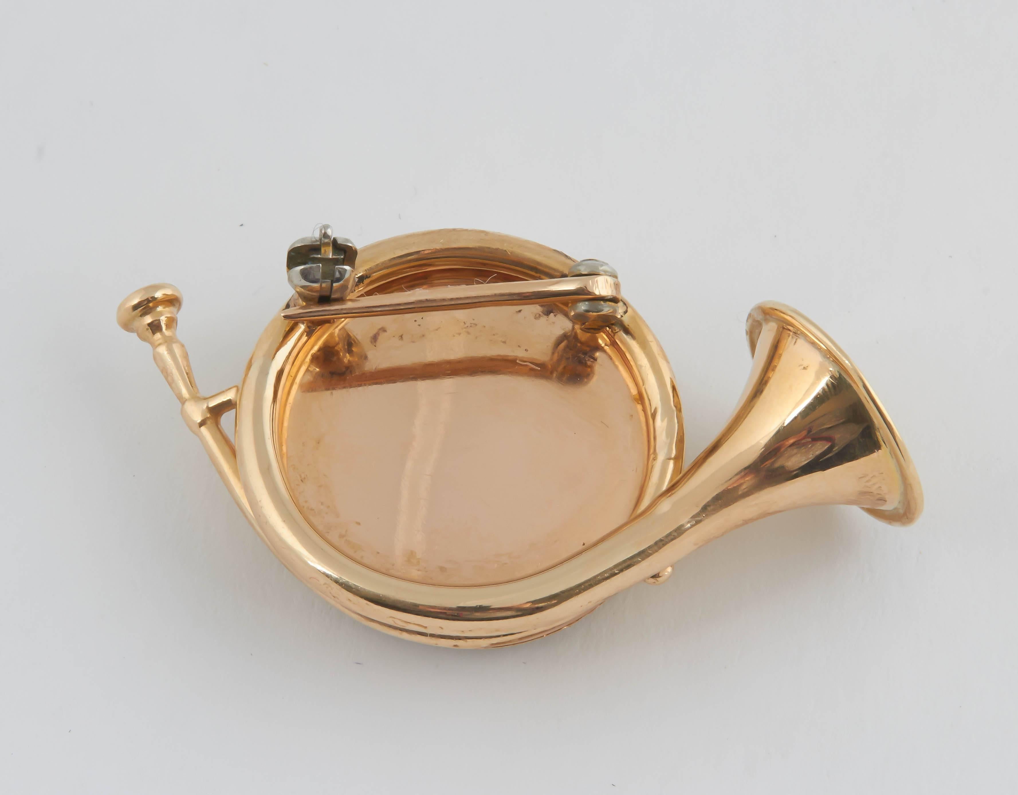 Gold Hunt Horn Reverse Painted Crystal Brooch In Good Condition For Sale In TRYON, NC