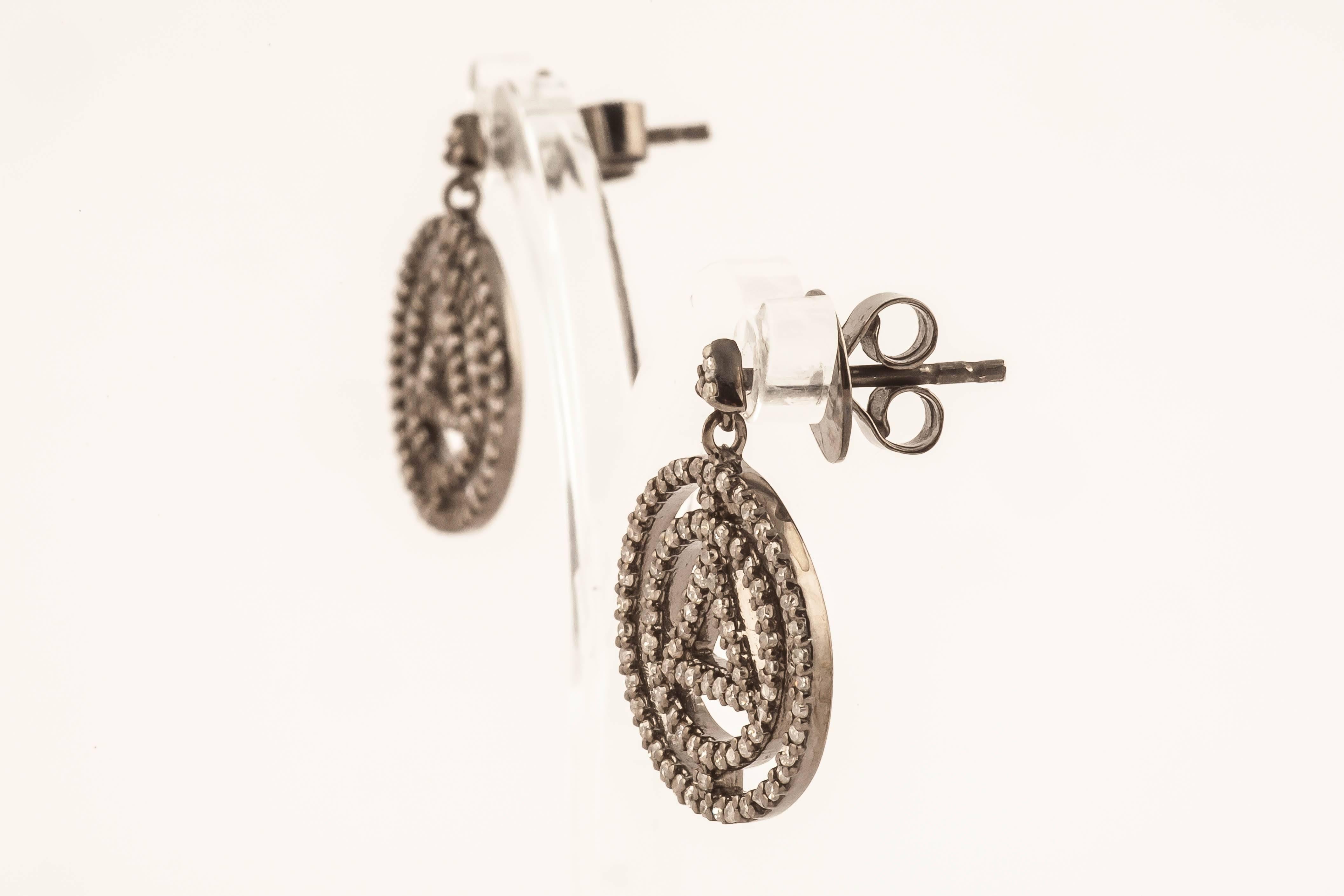 Insignia pyramid earrings.
Black rhodium plated sterling silver and white diamonds.
Handmade in Jaipur, India.