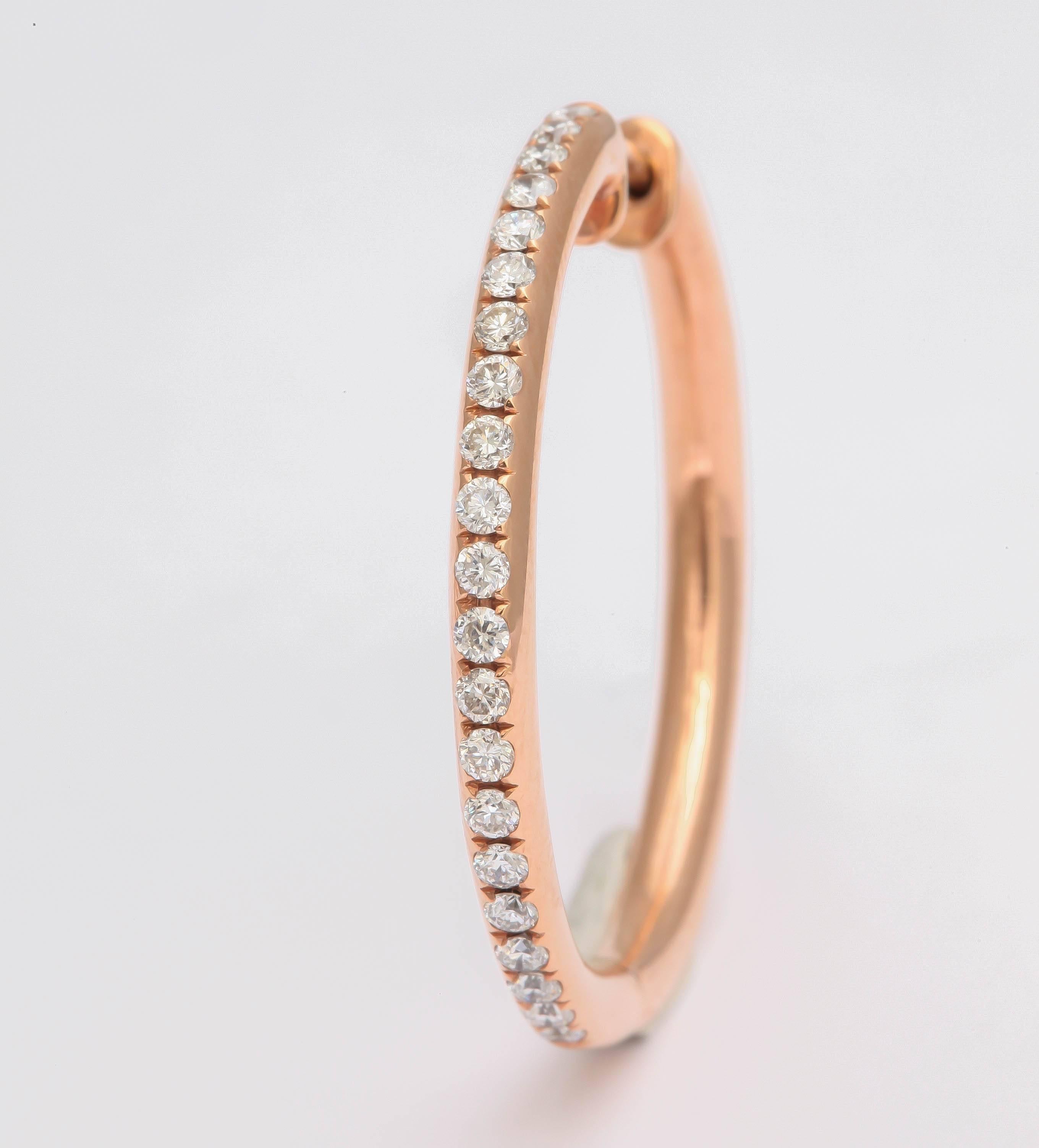Diamond Gold Hoop Earrings In New Condition For Sale In New York, NY