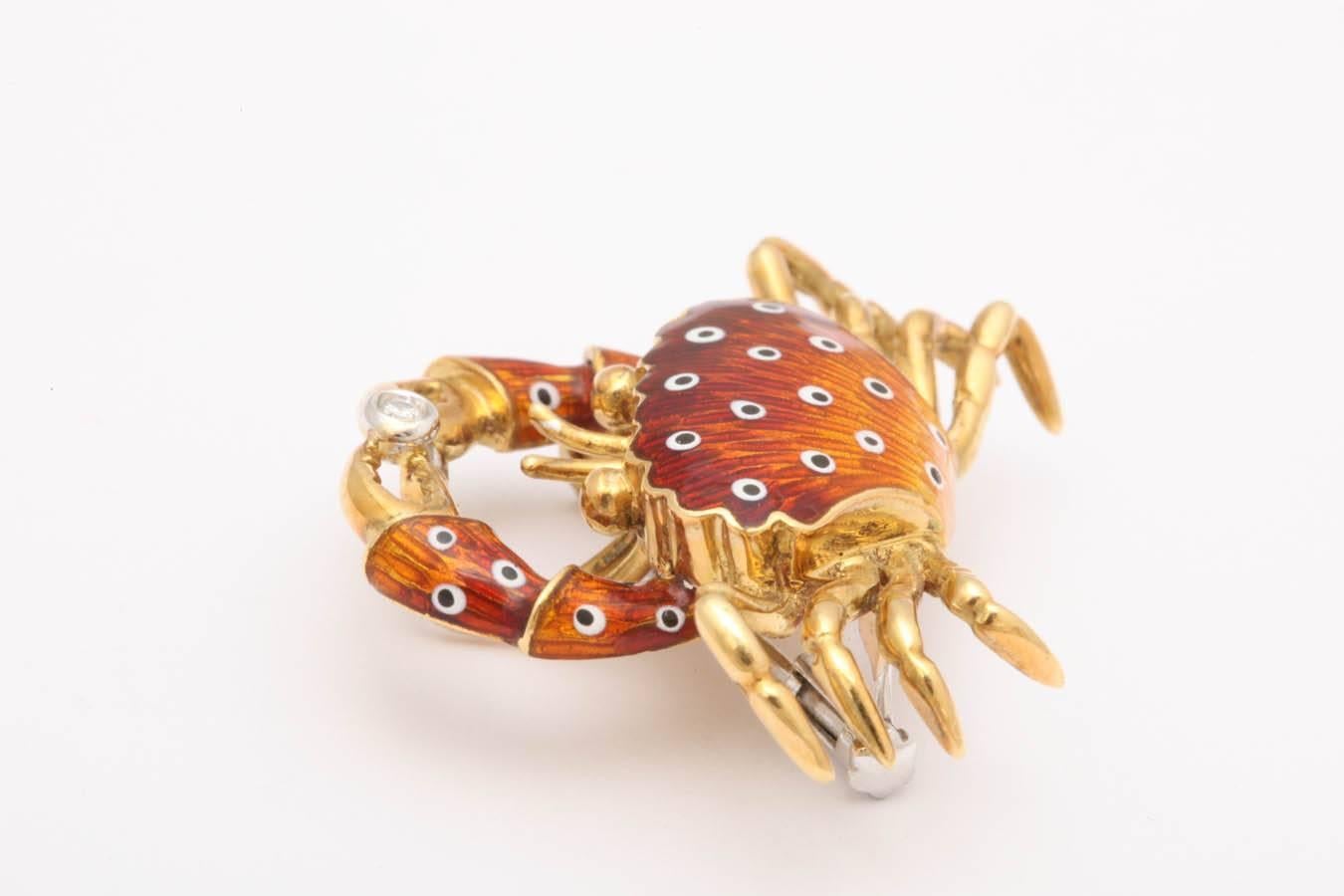 Charming Italian Gold and Enamel Crab Pin/Pendant In New Condition For Sale In TRYON, NC